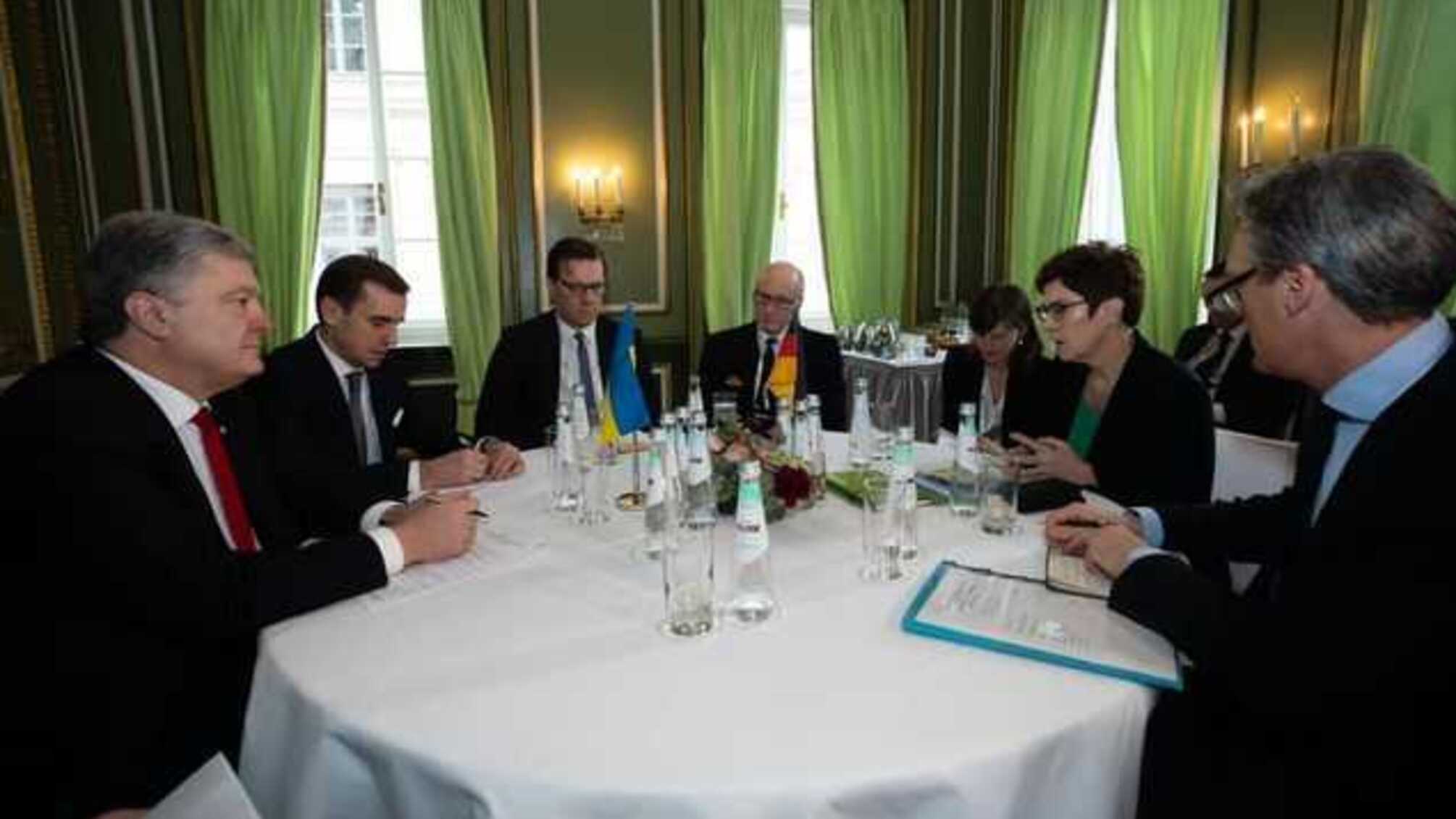 У Порошенко заявили, что он провел в Мюнхене более 30 встреч за двое суток