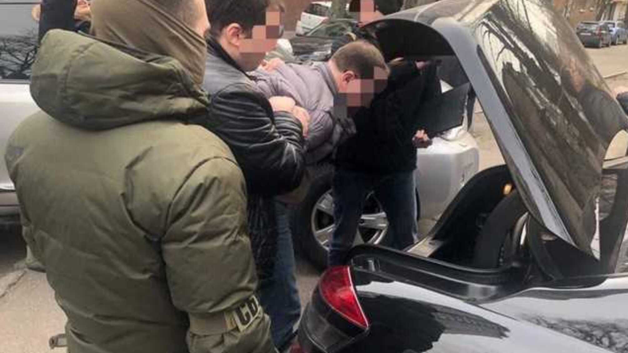 Директора госпредприятия задержали в Киеве на взятке более 500 тысяч