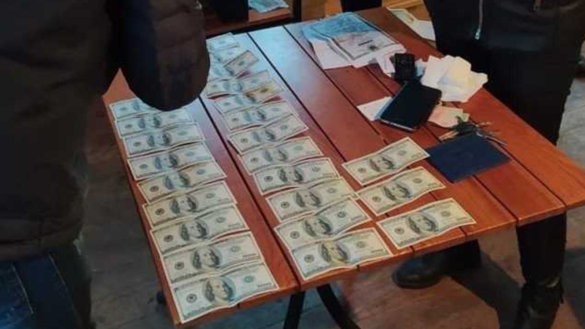 На хабарі «погорів» посадовець, який мав очолити Держгеокадастр Волині