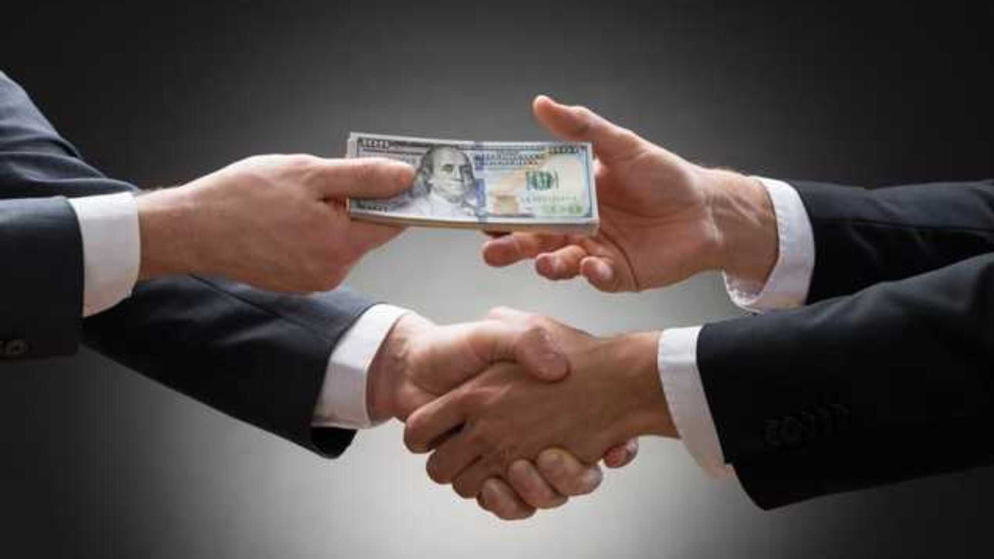 83% украинцев не видят успехов власти в борьбе с топ-коррупцией, 70% - в прекращении войны на Донбассе, - опрос КМИС