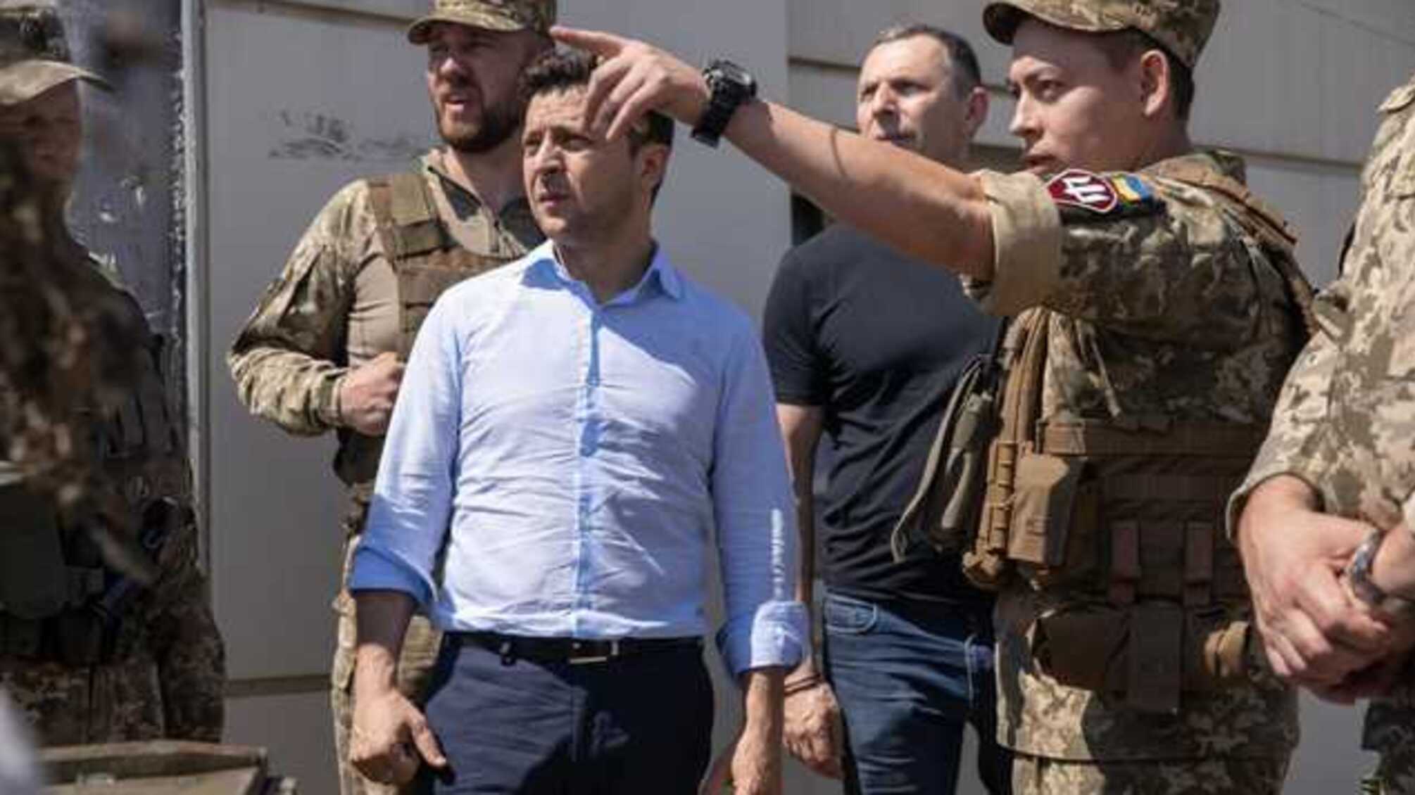 Зеленський ветував скасування закону про стройовий статут ЗСУ