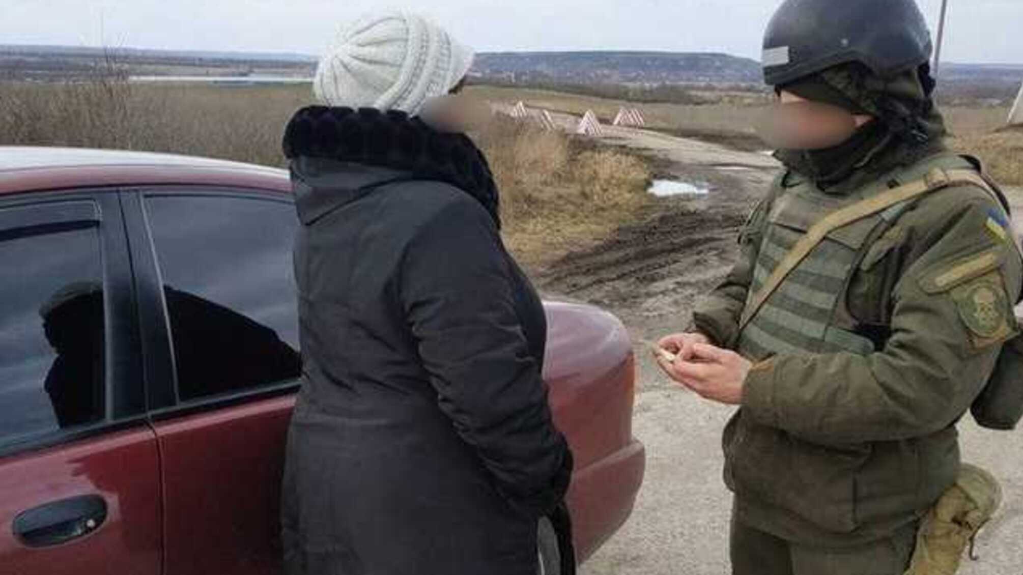 Мешканку Луганщини затримано на блокпості в зоні ООС за підозрою у співпраці з окупантами РФ
