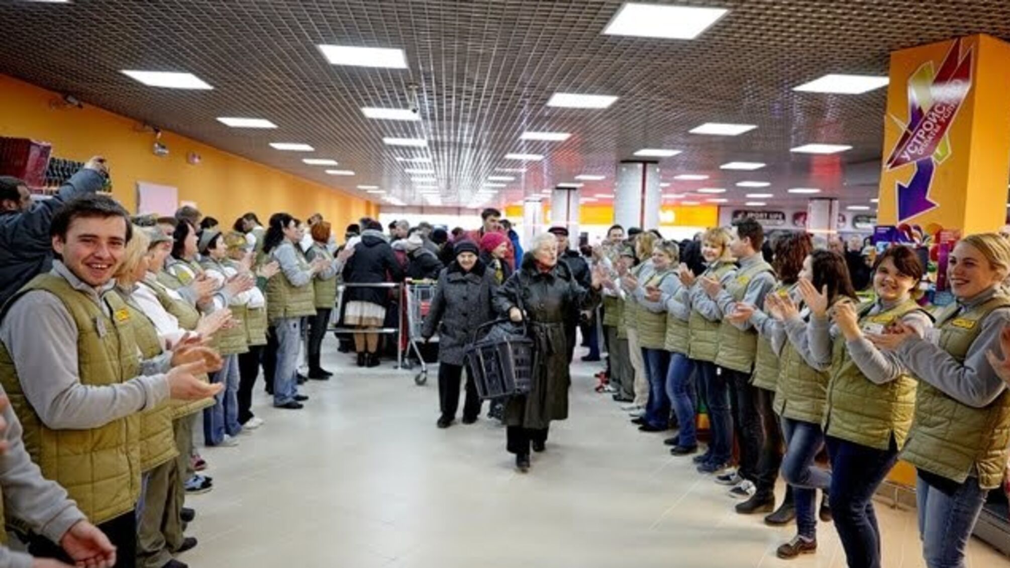 Сотрудники 'Амстора' обвиняют Новинского в уничтожении супермаркетов