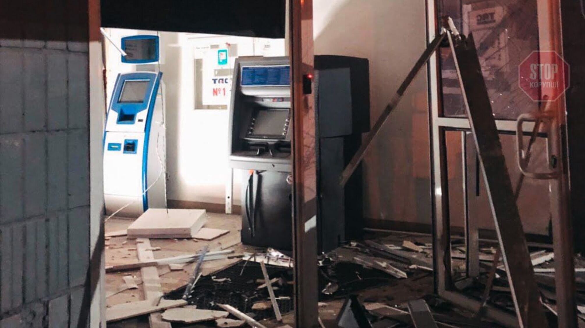 У Києві підірвали банкомат: (фото,відео)
