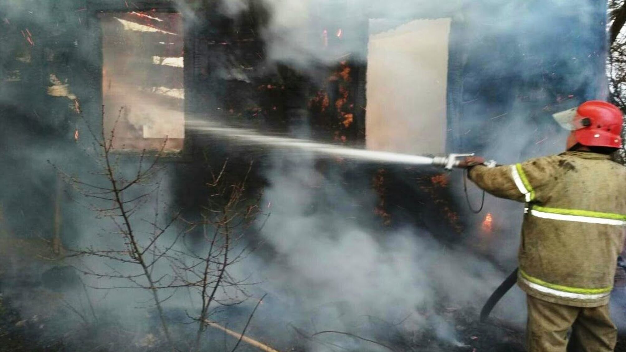 Упродовж минулої доби вогнеборці Чернігівщини врятували 35-річного чоловіка та ліквідували 10 пожеж