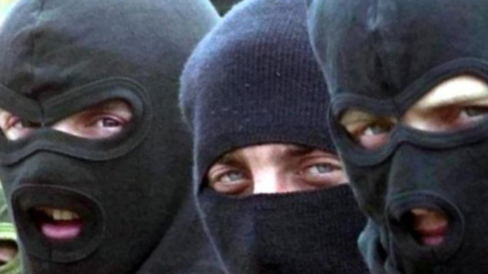 На Волині дві сотні молодиків у балаклавах спровокували стрілянину