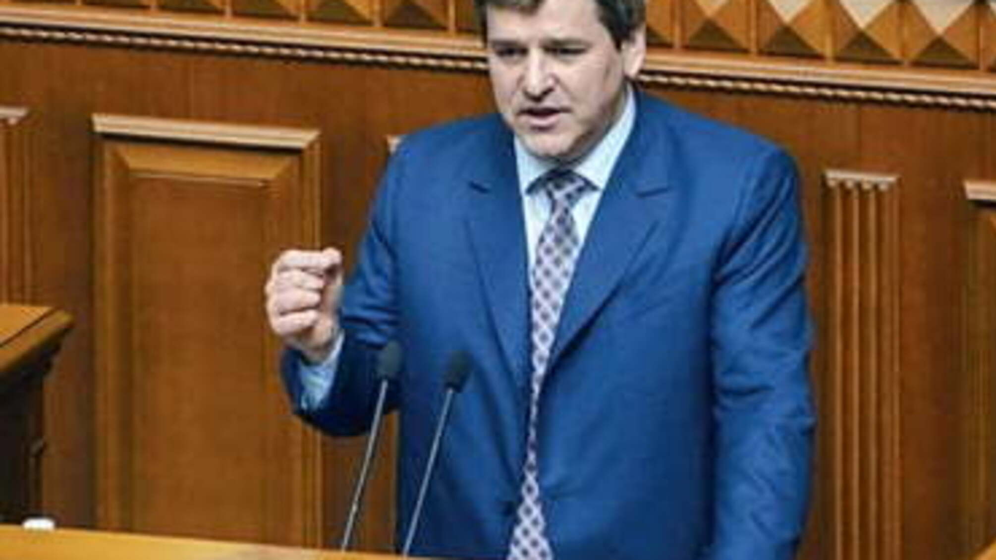Депутат из «группы Ахметова» вступился за канал из орбиты Захарченко