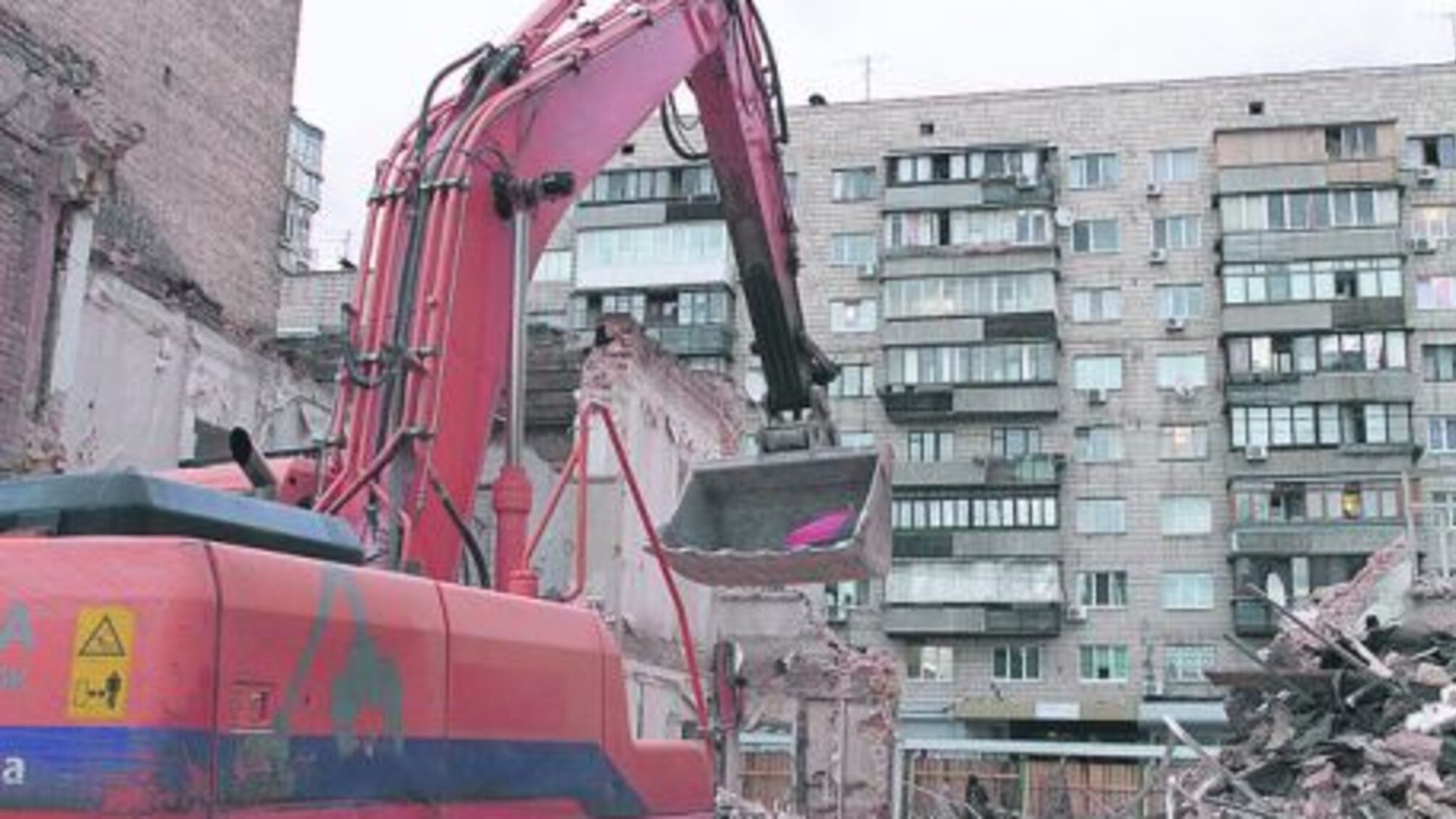 В Киеве варварски снесли особняк Грушевского