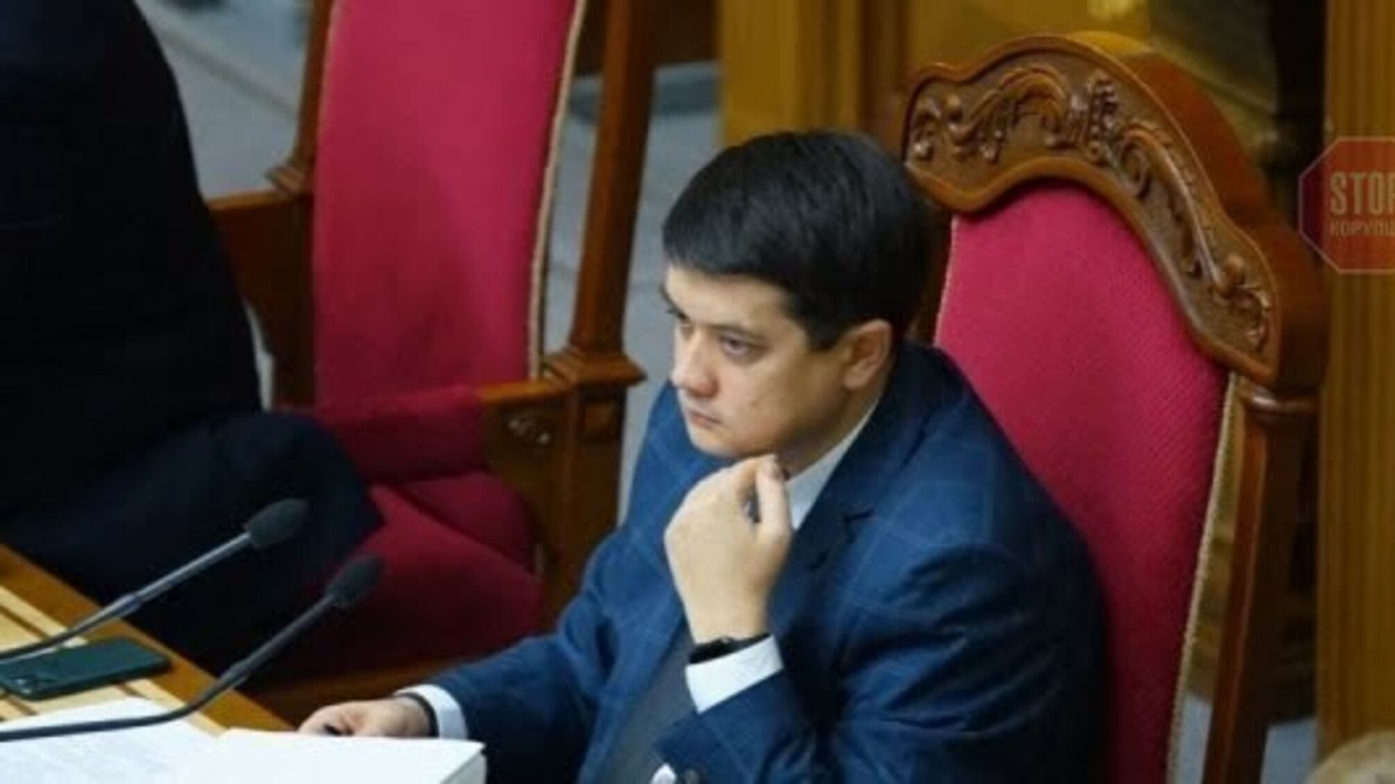 «Не відволікайтеся на їжу та каву», – Разумков нардепам