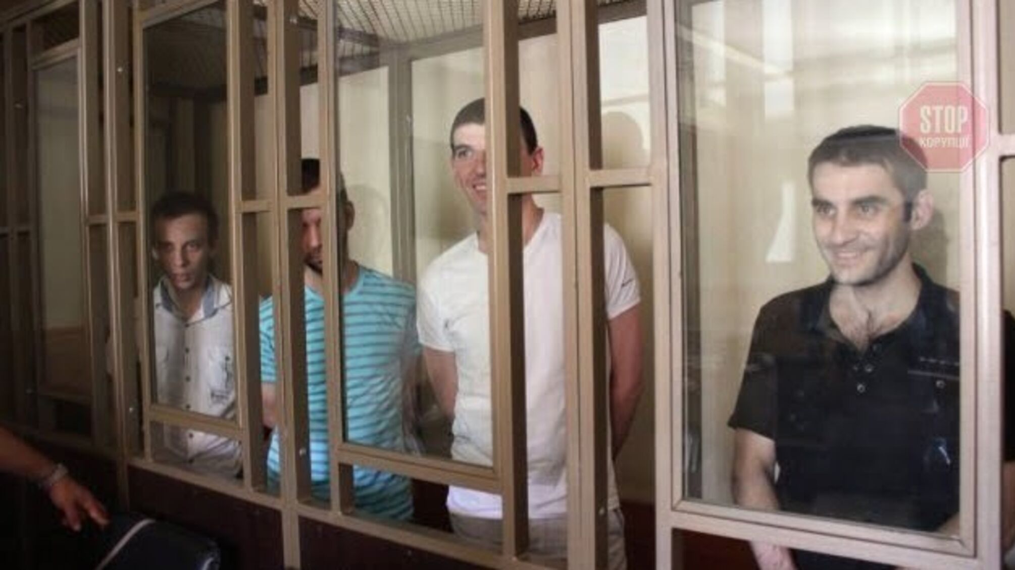 Російський суд продовжив арешт кримських татар