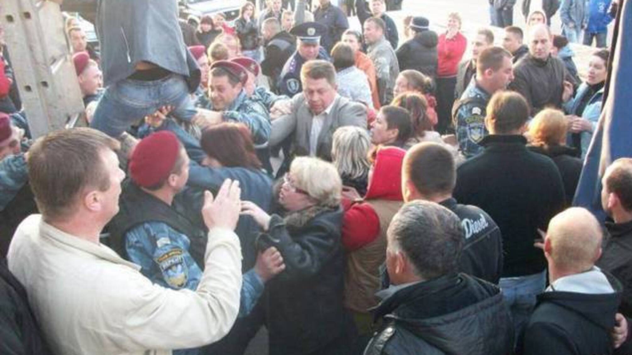 Пока киевляне воюют в зоне АТО - власть 'отжимает' у них бизнес, - адвокат