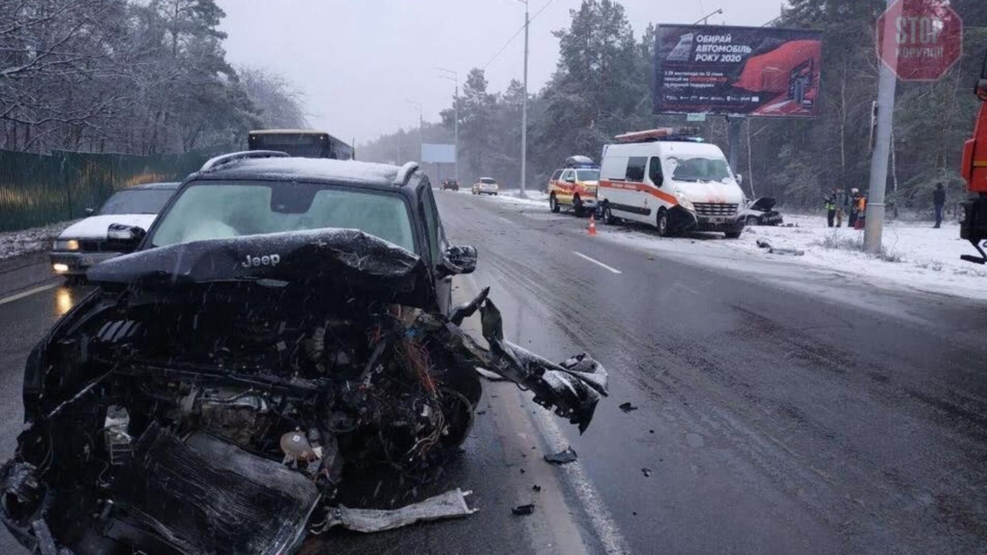 У Києві зіткнулись два авто: один водій загинув, другий травмований (фото)