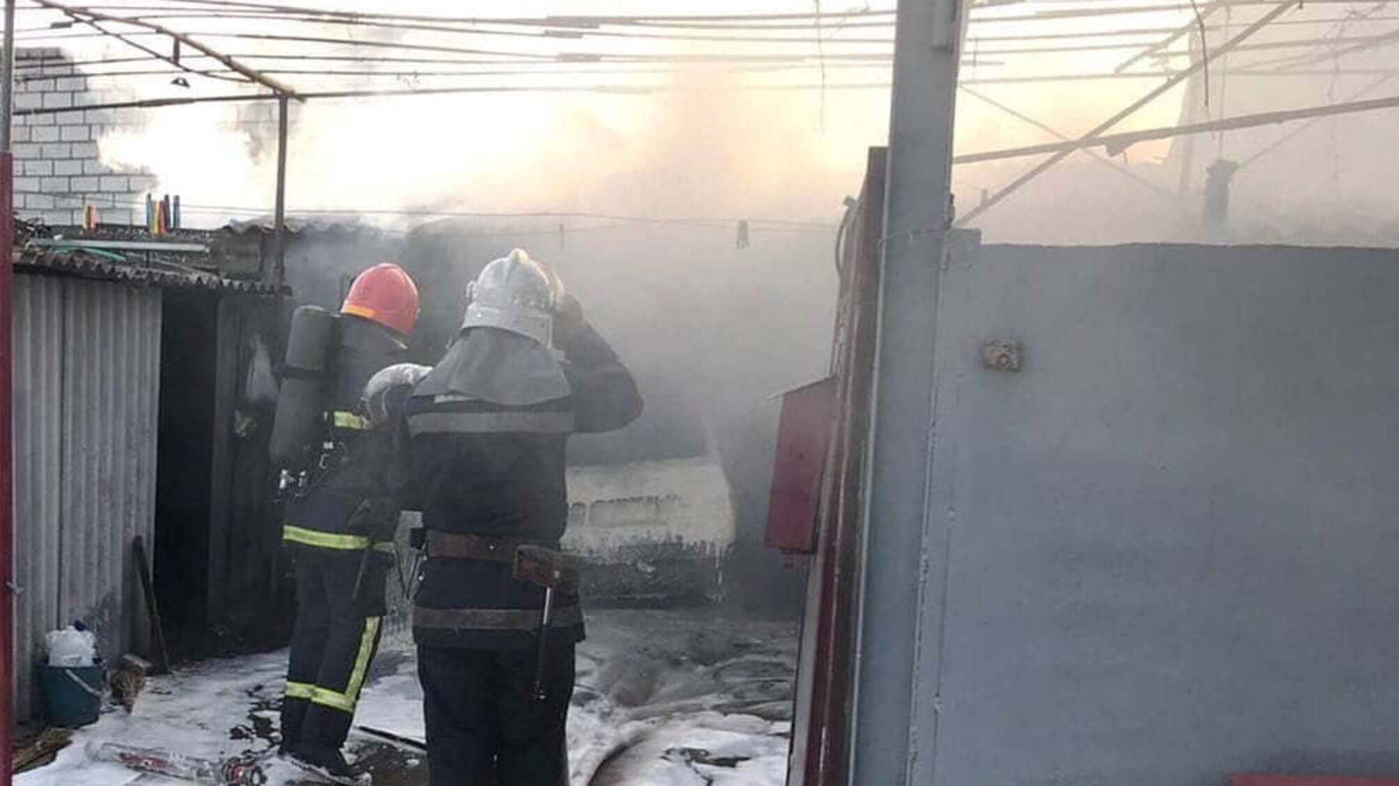 Миколаївська область: вогнеборці ліквідували пожежу гаража