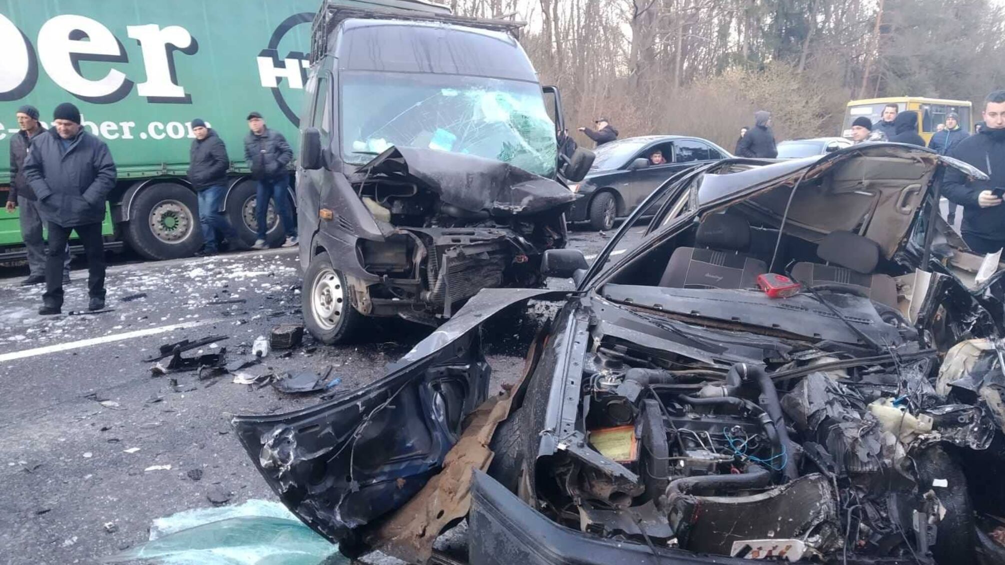 На Львівщині рятувальники деблокували потерпілого водія
