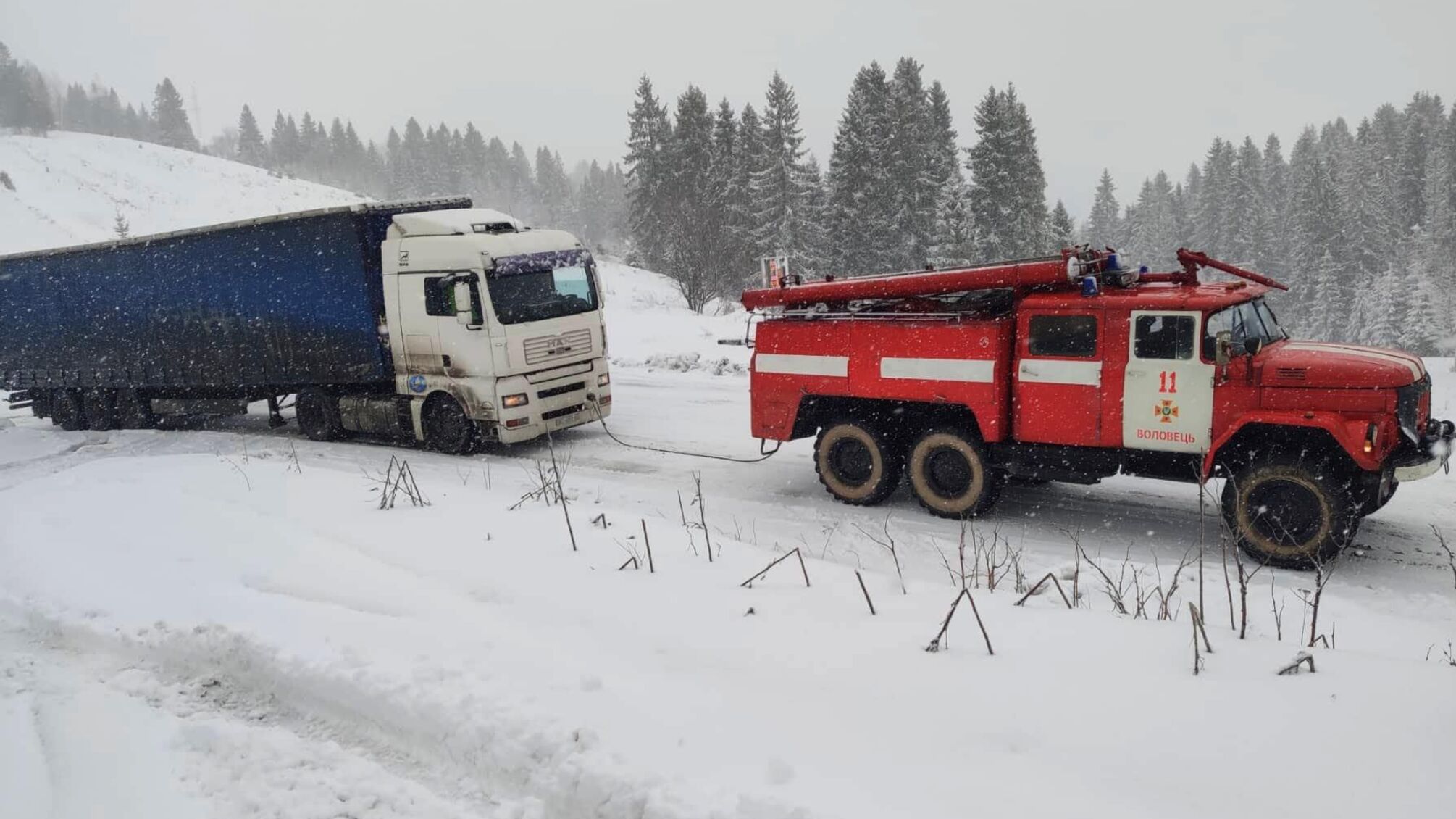 Закарпатські рятувальники ліквідовували наслідки негоди