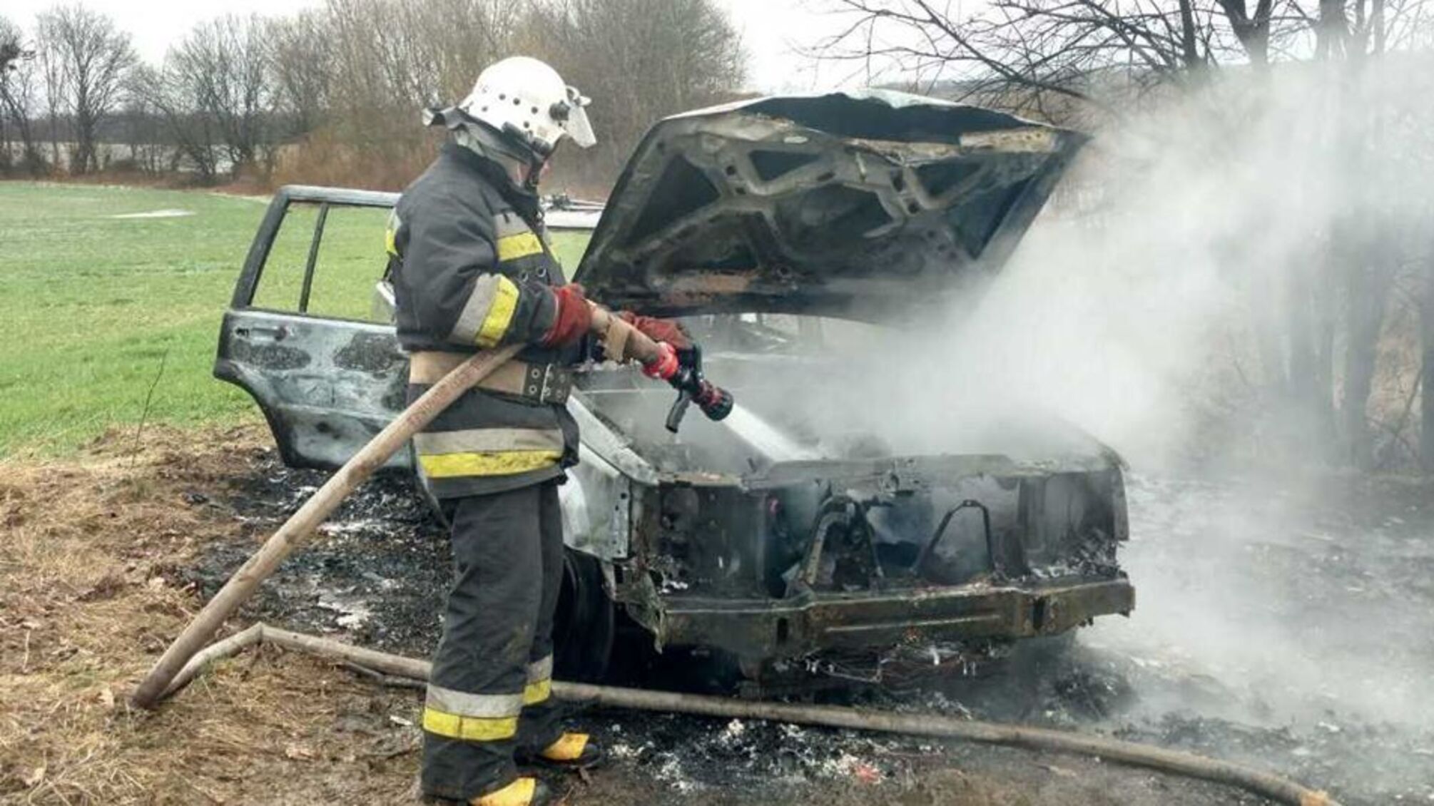 На Львівщині вогнеборці ліквідували пожежу в автомобілі «Jeep Grand Cherokee»