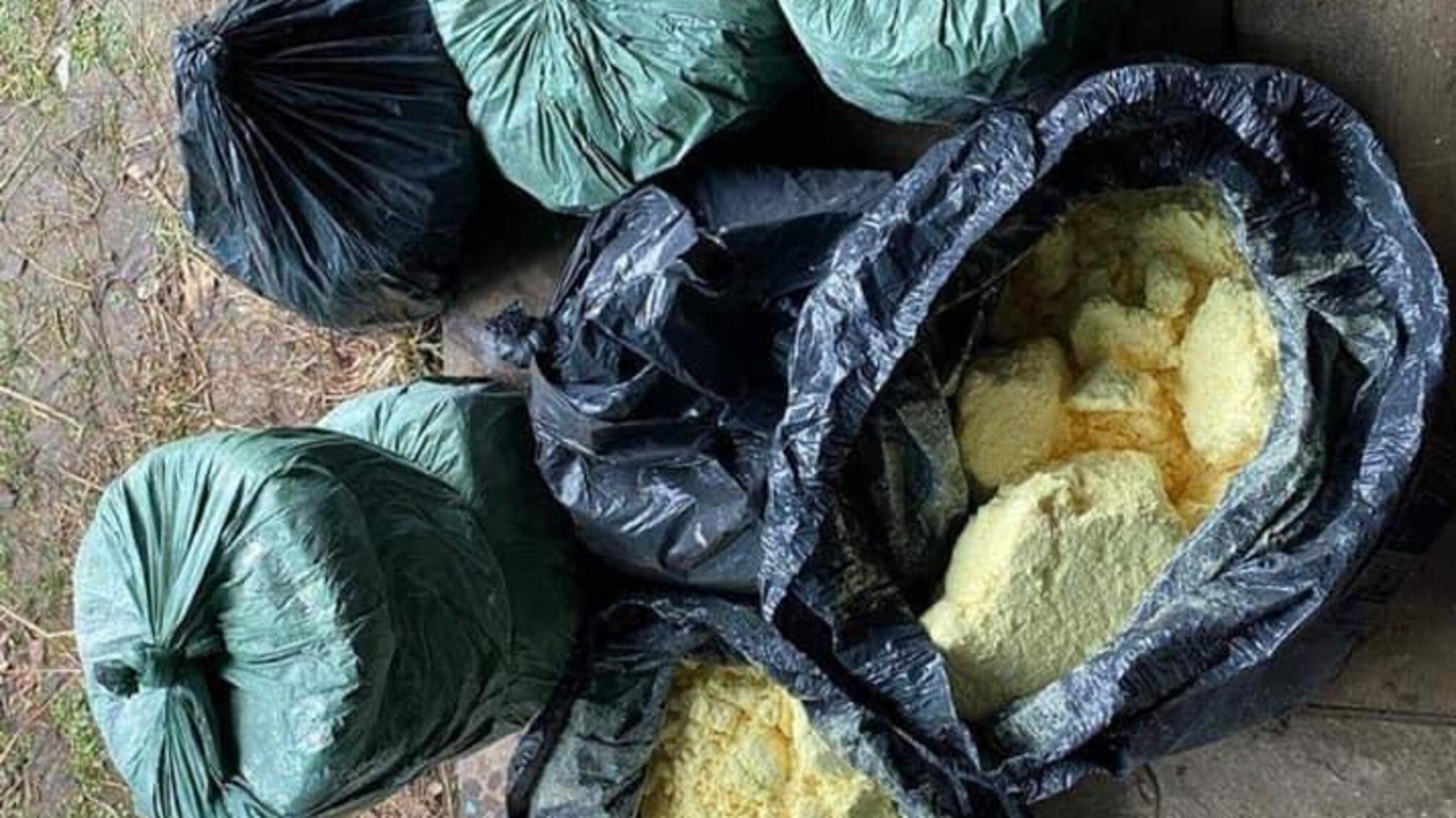 Прикарпатські правоохоронці ліквідували нарколабораторію та затримала її організатора