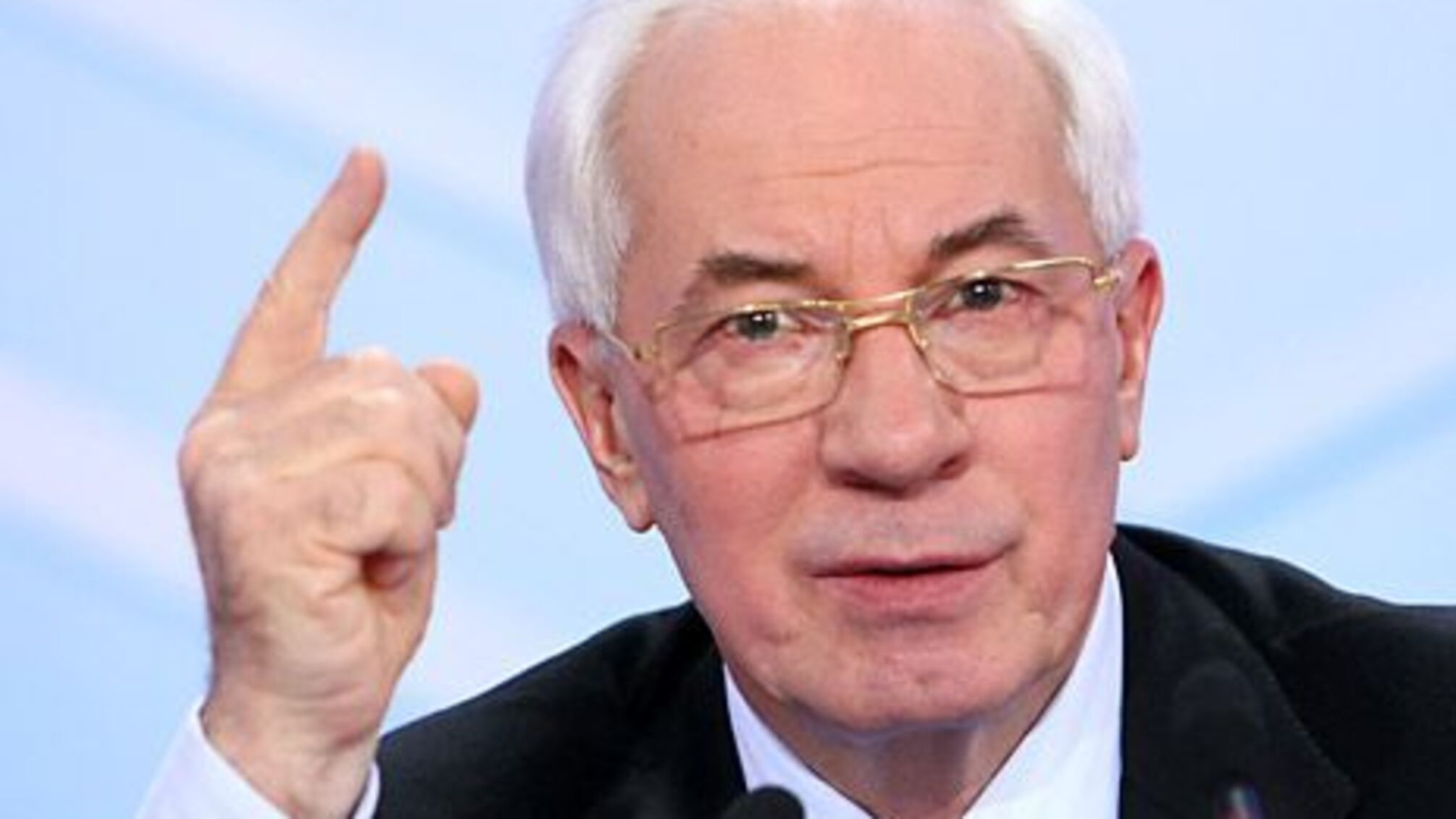 У Азарова тоже есть семья