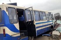 Помер за кермом: на Дніпропетровщині сталась ДТП із шкільним автобусом (фото)