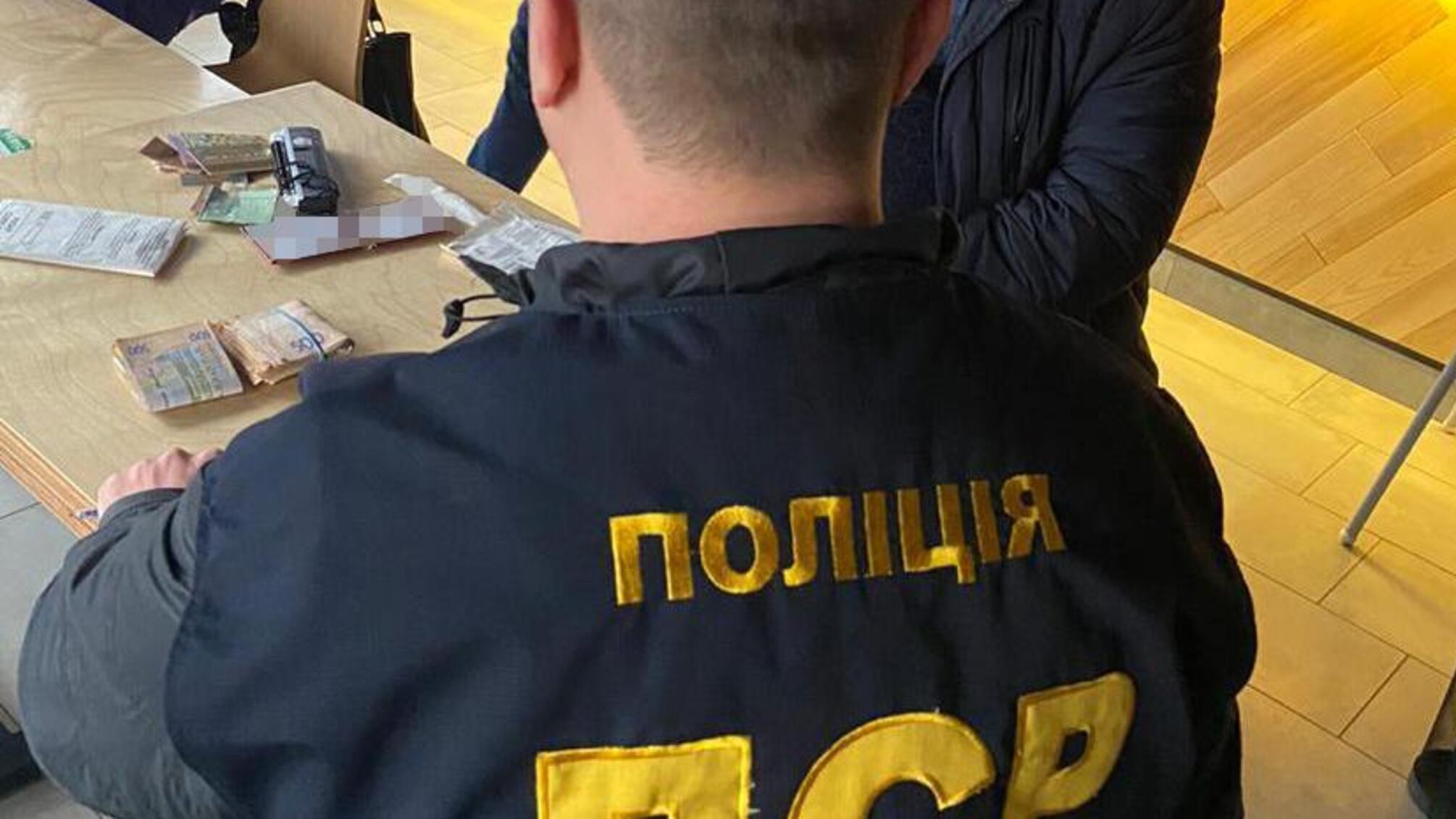 Поліцейські Чернівецької області викрили у хабарництві головного лісничого одного з лісгоспів