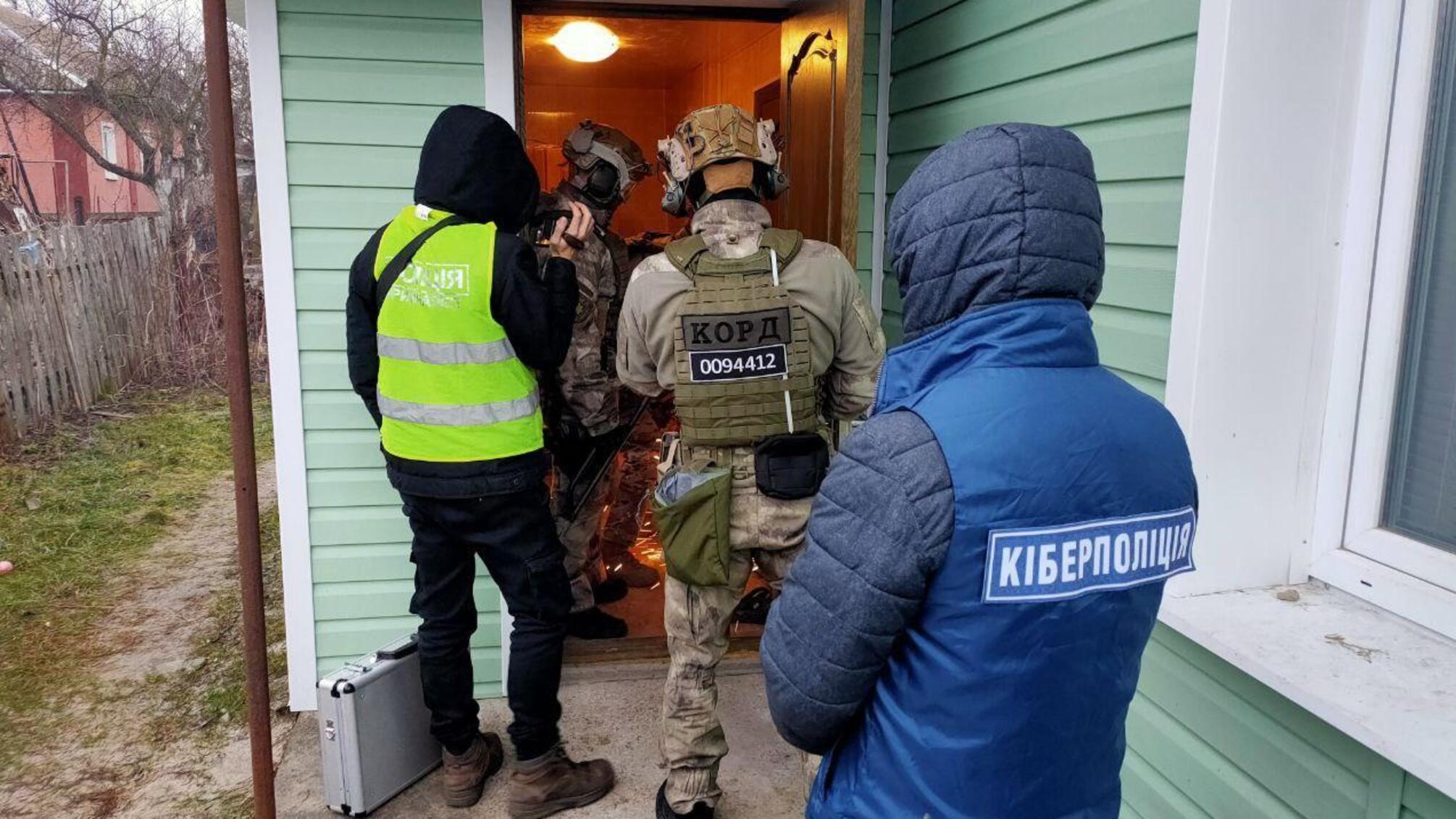 Кіберполіція викрила чоловіка, який створив кілька онлайн-кінотеатрів