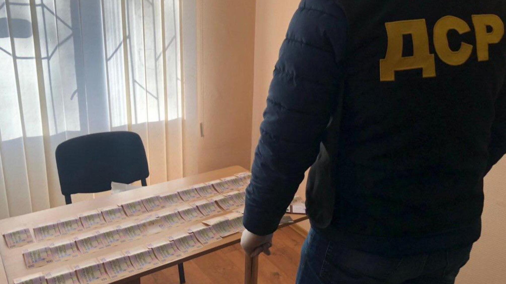 У Кривому Розі поліція затримала на хабарі керівника відділу Державної екологічної інспекції