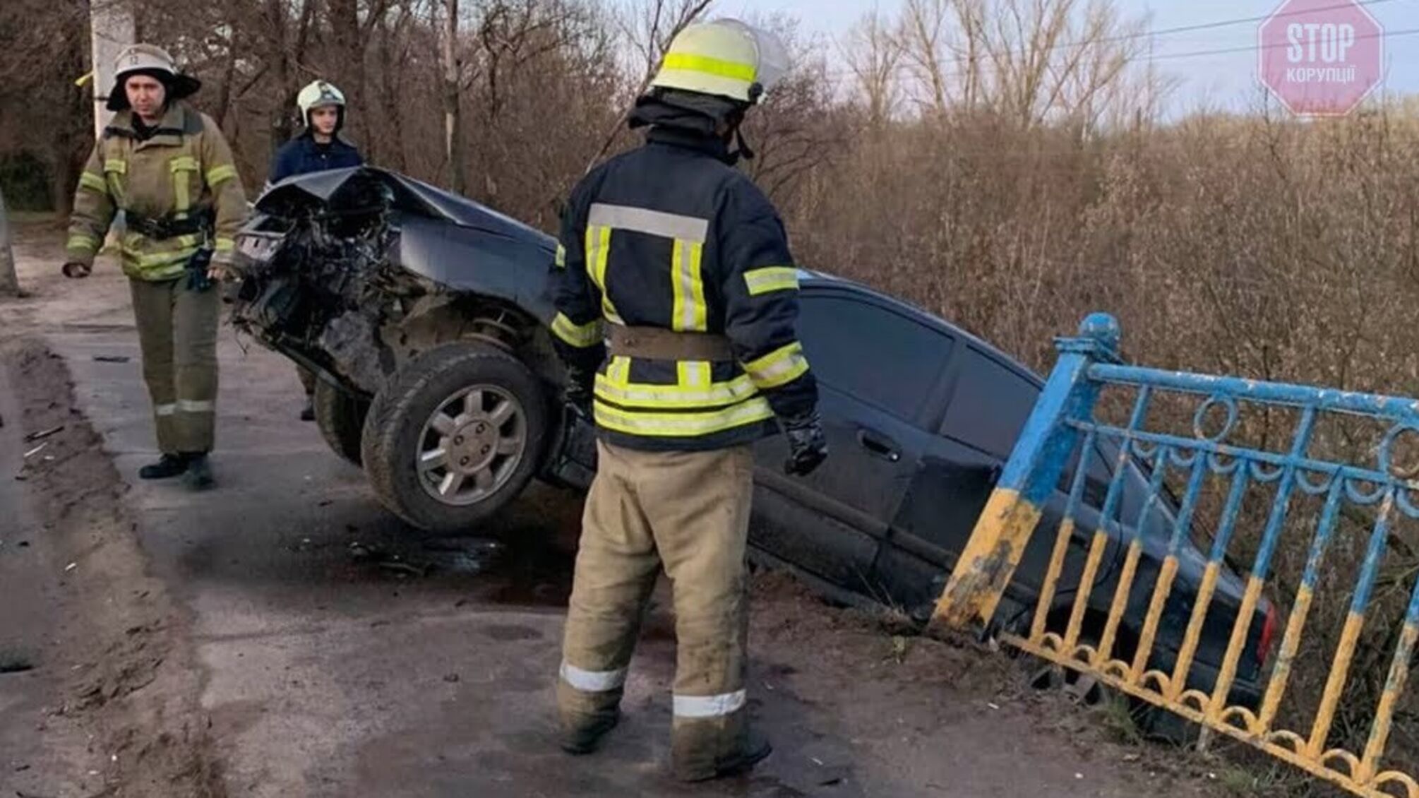 У Кривому розі авто ледь не злетіло з моста