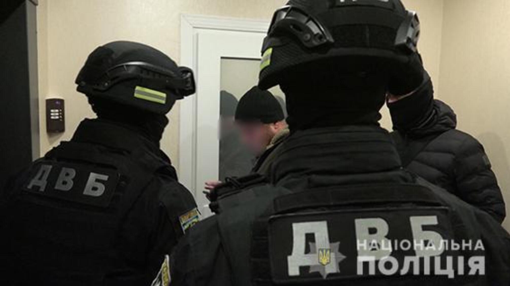 Внутрішня безпека поліції викрила злочинну організацію, яка займалася незаконним заволодінням авто