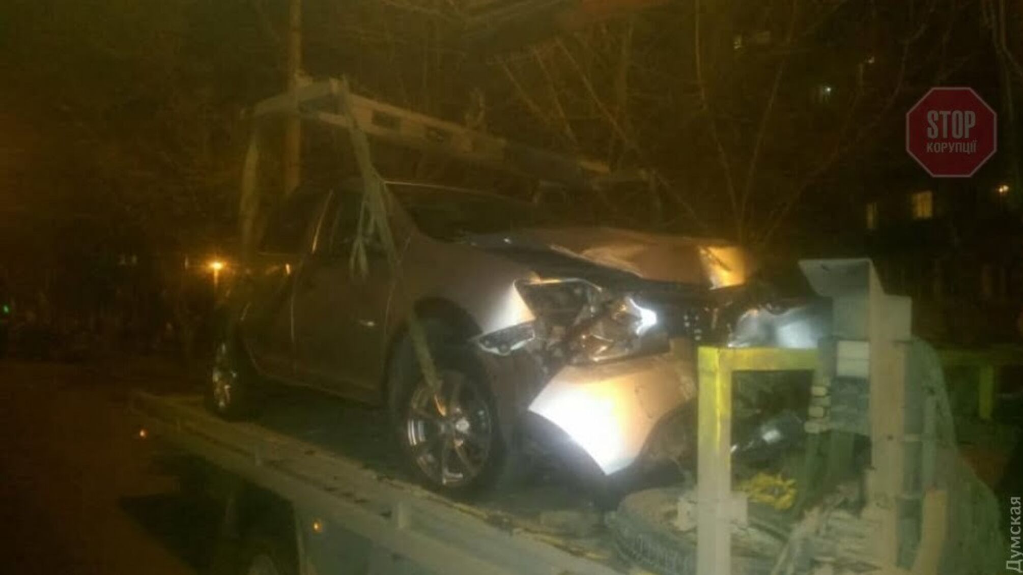 В Одесі п‘яний водій влетів у котлован ремонтників (фото)