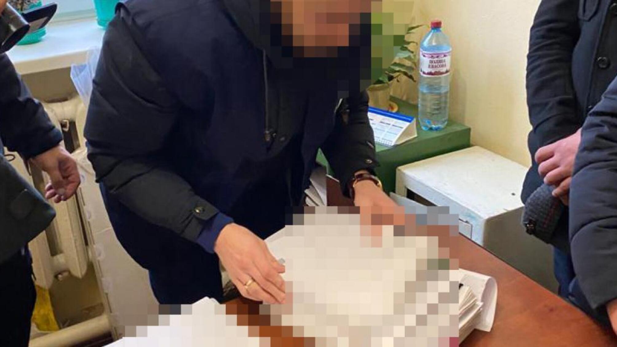 Хабар за уникнення відповідальності за погрозу вбивством - ДБР повідомило про підозру слідчому поліції