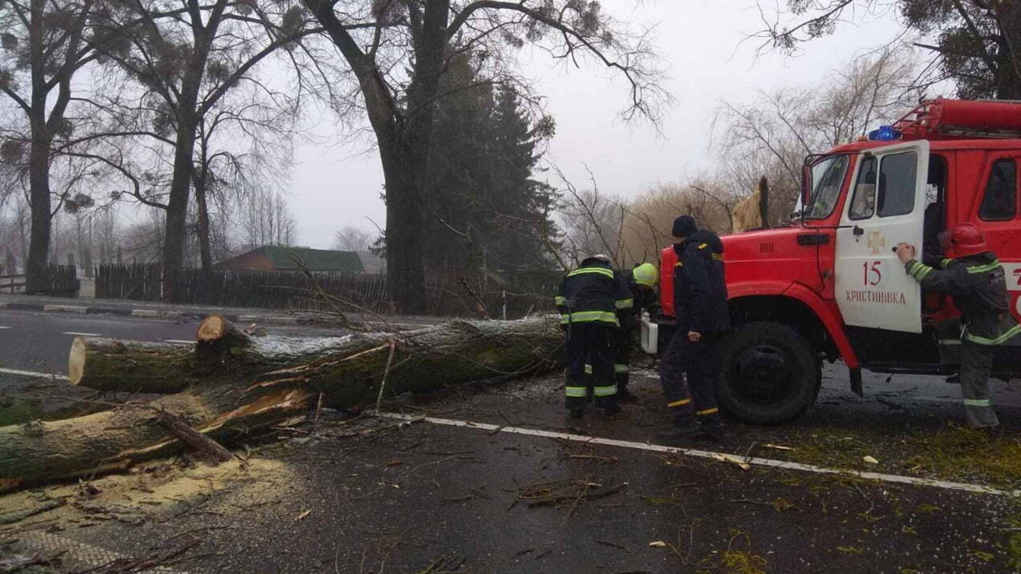 На Черкащині рятувальники ліквідували наслідки негоди