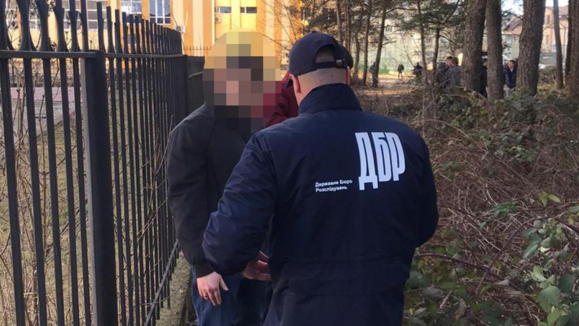 Хабар за уникнення відповідальності за п‘яне водіння – ДБР затримало патрульного