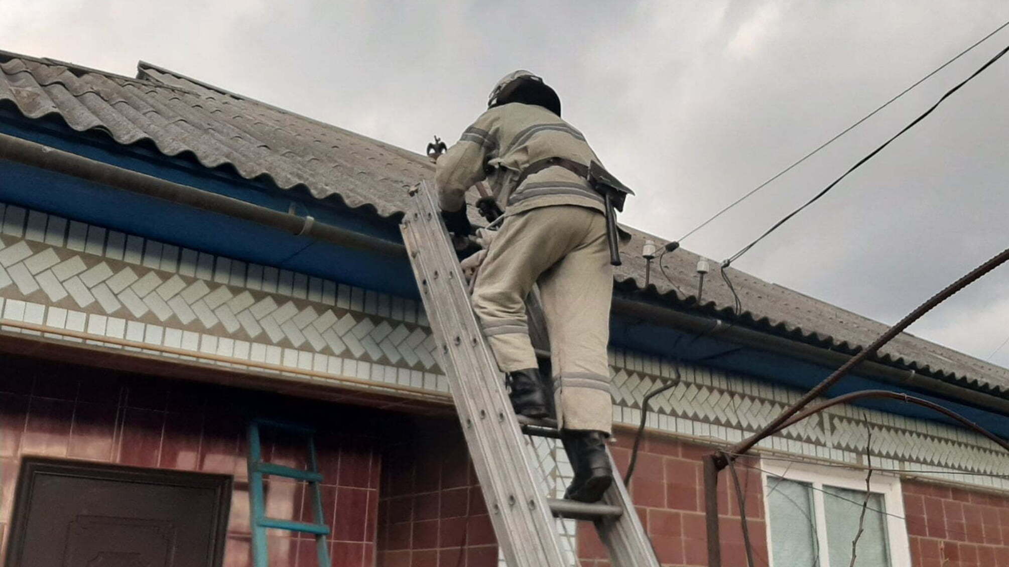На Кіровоградщині рятувальники долають наслідки негоди