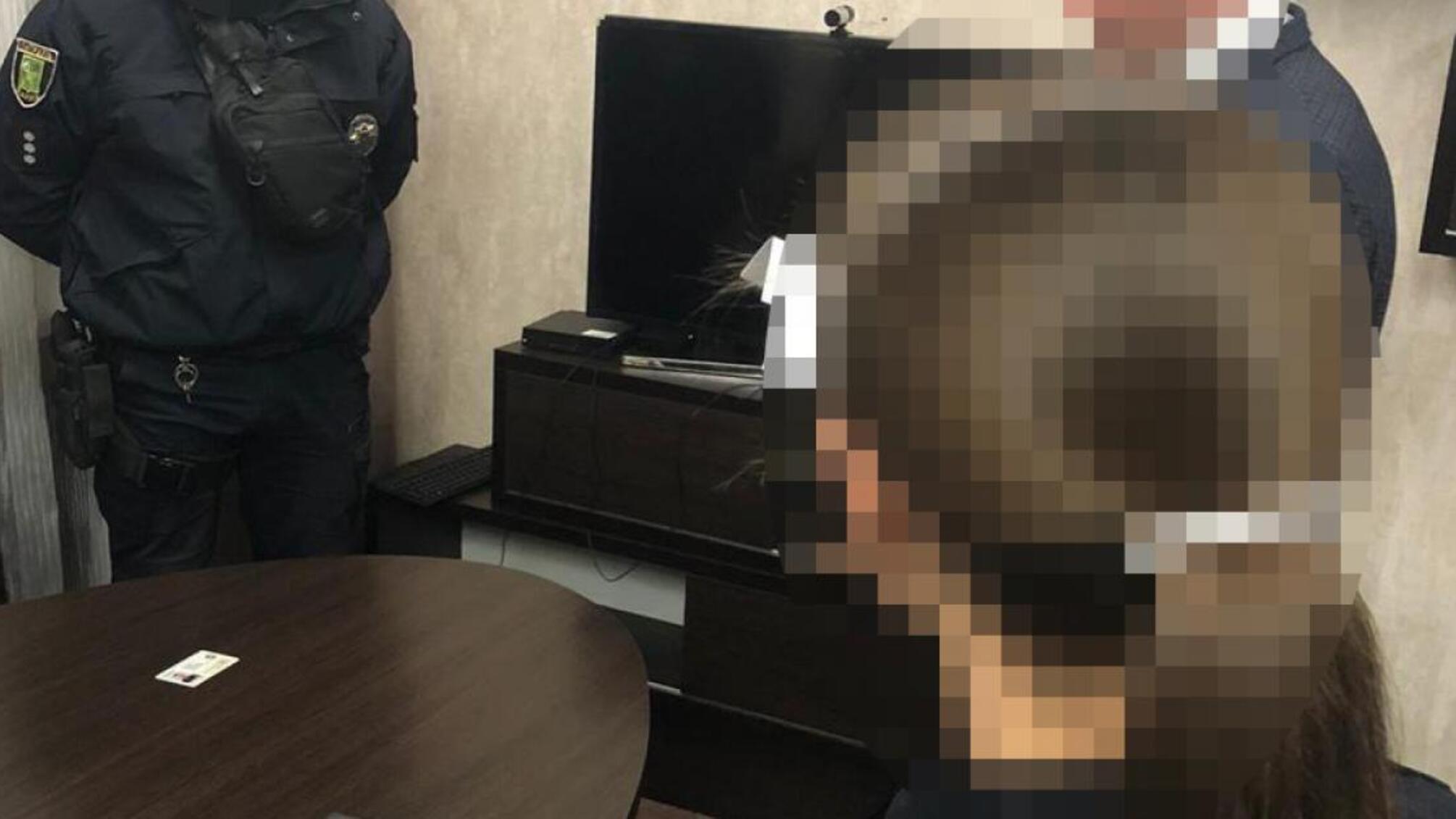 Хабар за збереження водійських прав — двом харківським патрульним повідомили про підозру