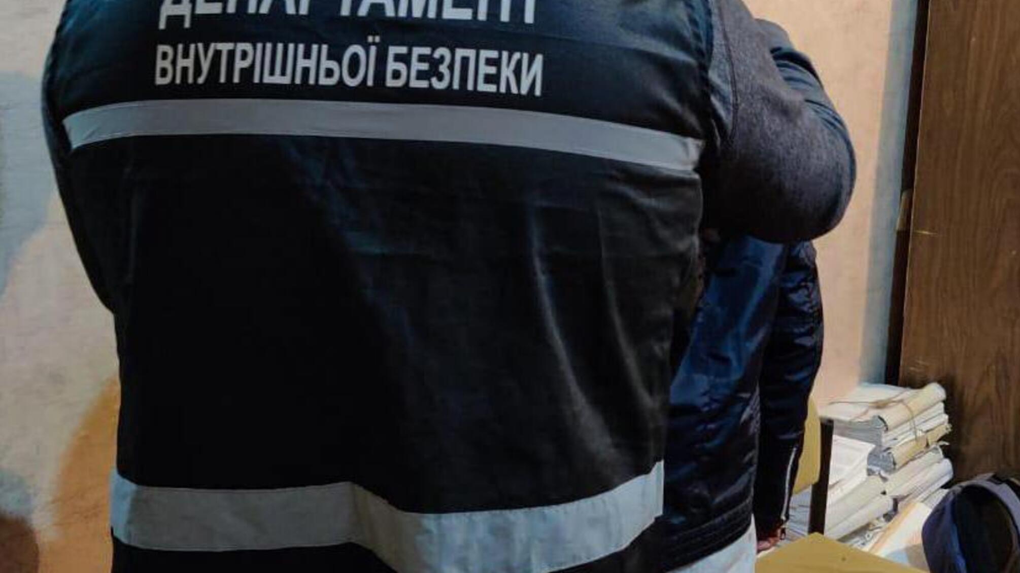 Працівники внутрішньої безпеки НПУ затримали чоловіка, який стріляв у патрульних на Кіровоградщині
