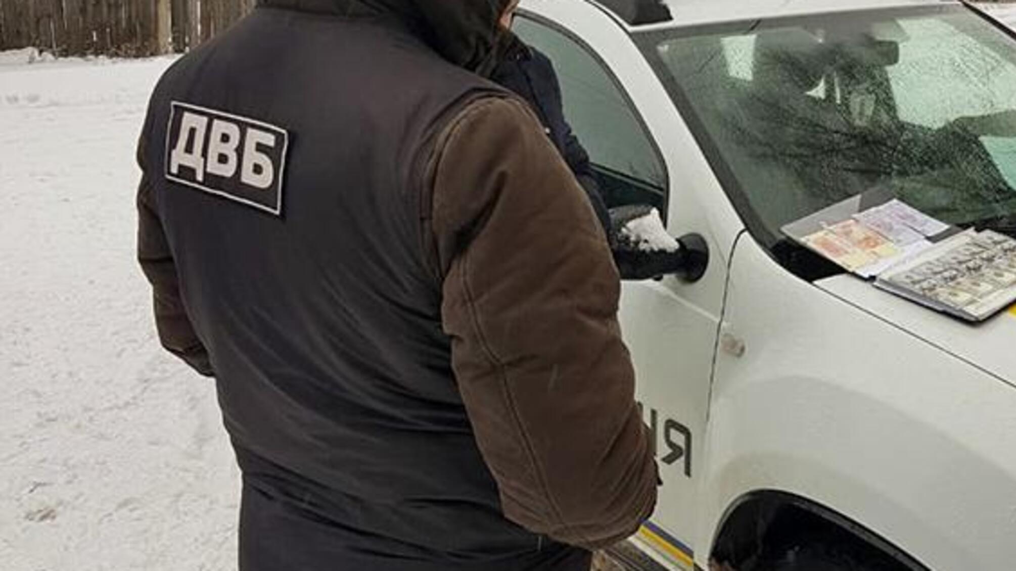На Луганщині затримано чоловіка на спробі підкупити поліцейського