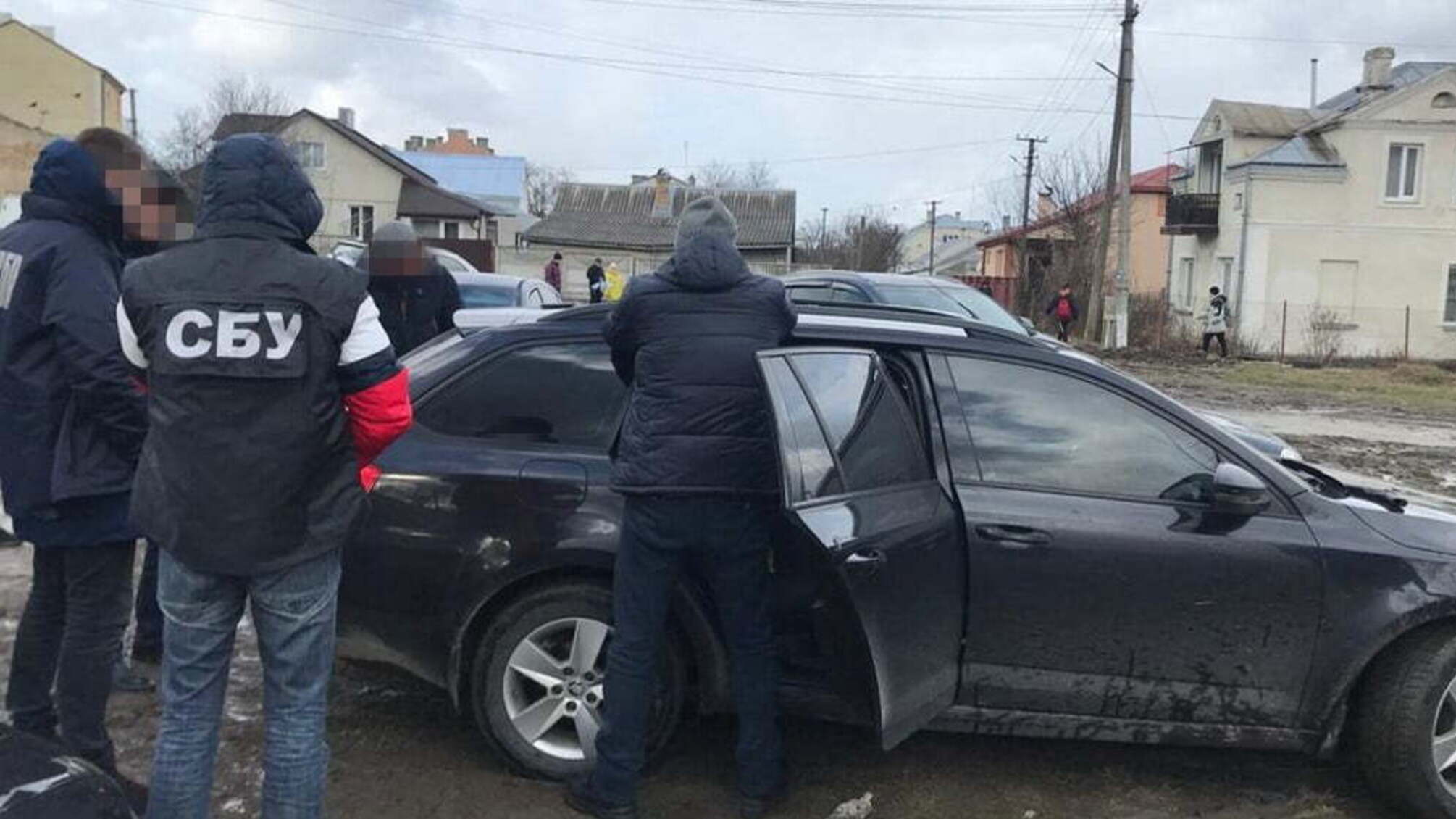На Львівщині СБУ затримала поліцейських за підозрою в організації збуту наркотиків
