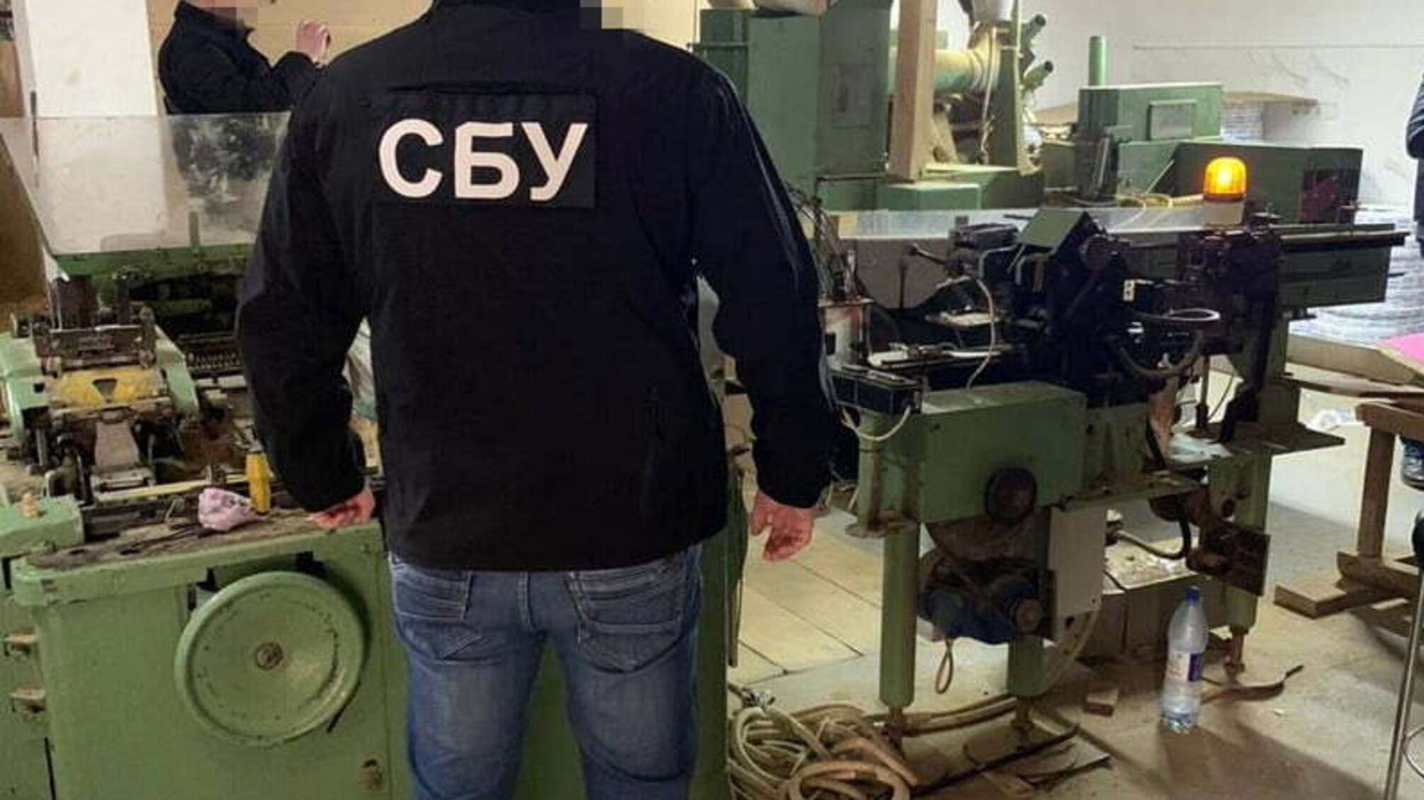 На Буковині СБУ блокувала підпільне виробництво контрафактних цигарок