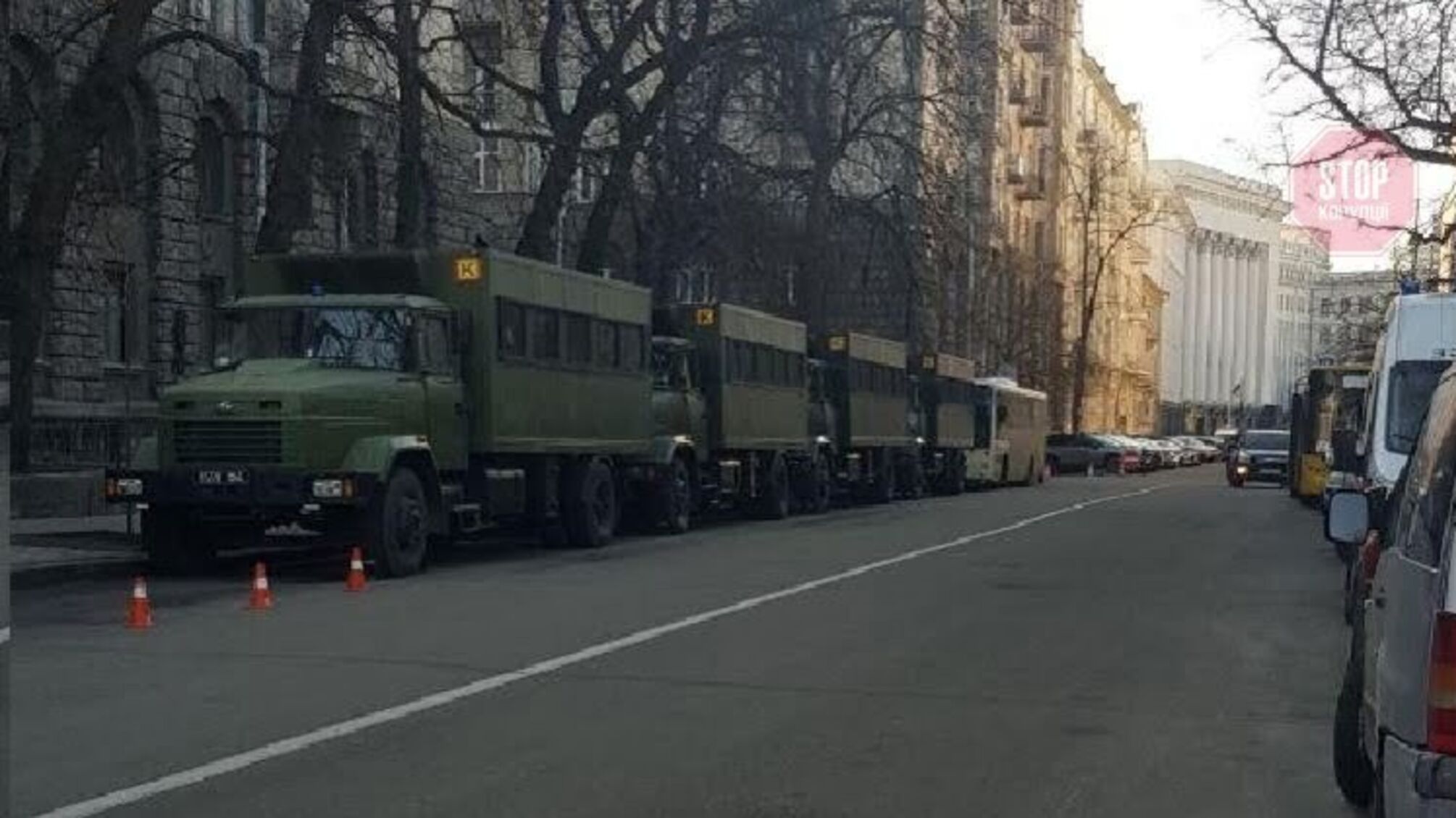 Під Офісом президента з'явилася спецтехніка – причини