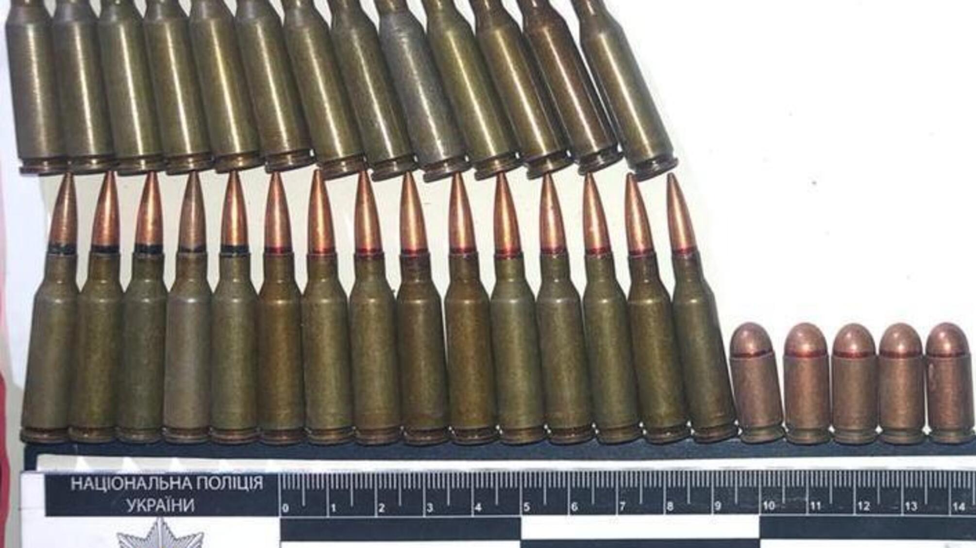 Співробітники Київського відділу поліції проводять досудове розслідування за фактом незаконного зберігання одеситом боєприпасів