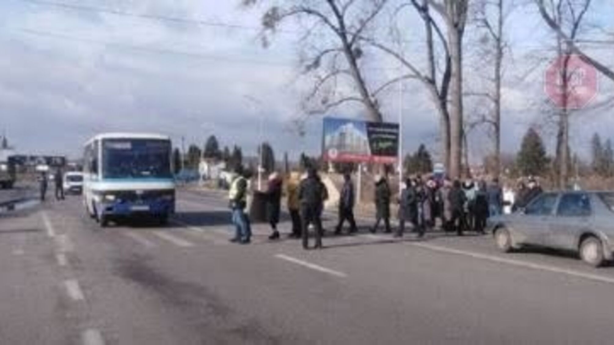 На Львівщині люди перекрили трасу: озвучили вимоги