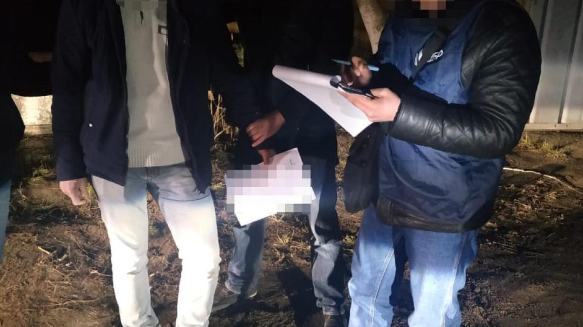 Хабар за закриття справи за зберігання наркотиків – ДБР затримало слідчого поліції