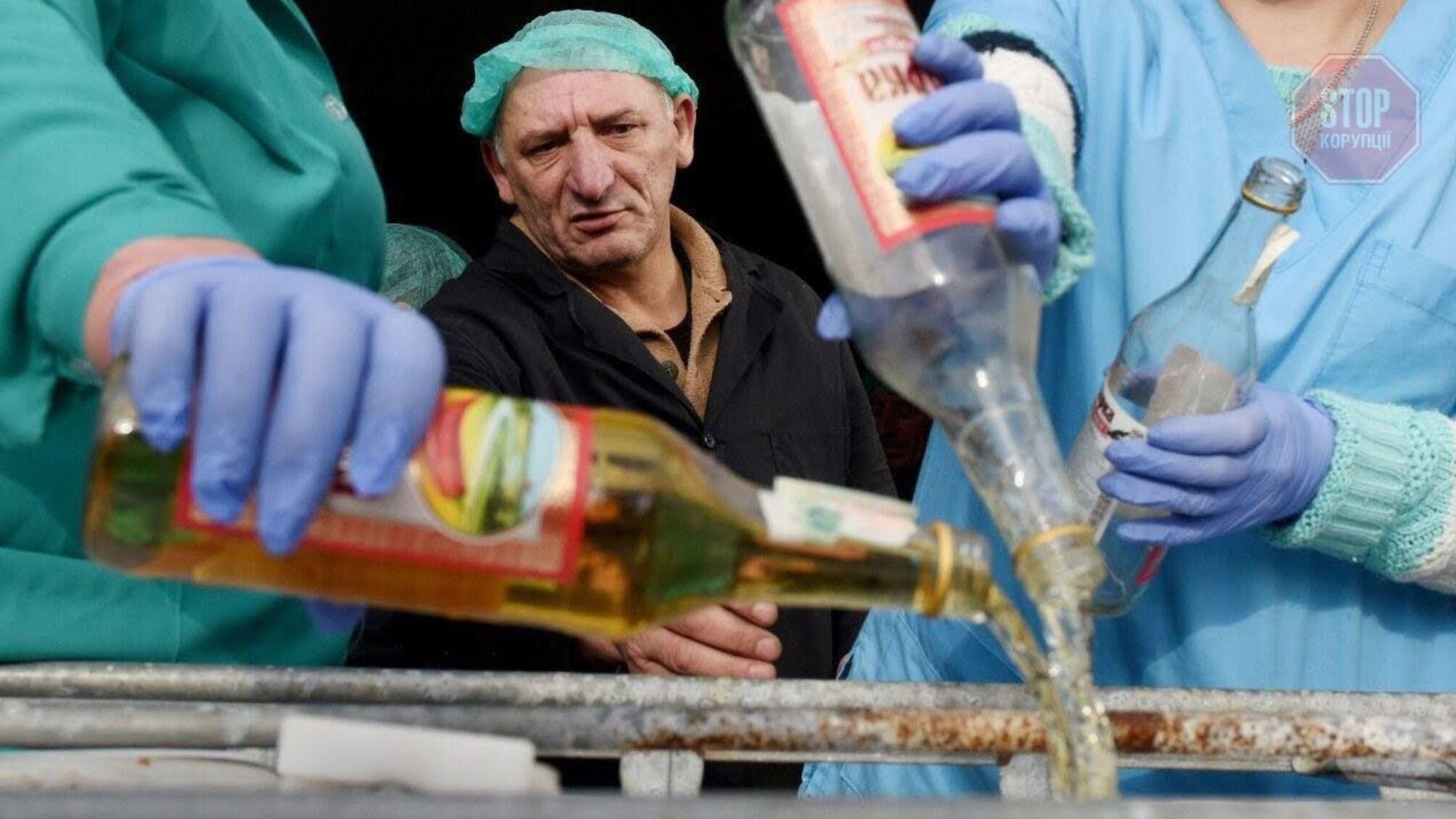 Малюська особисто взяв участь у найбільшій утилізації алкоголю (відео)