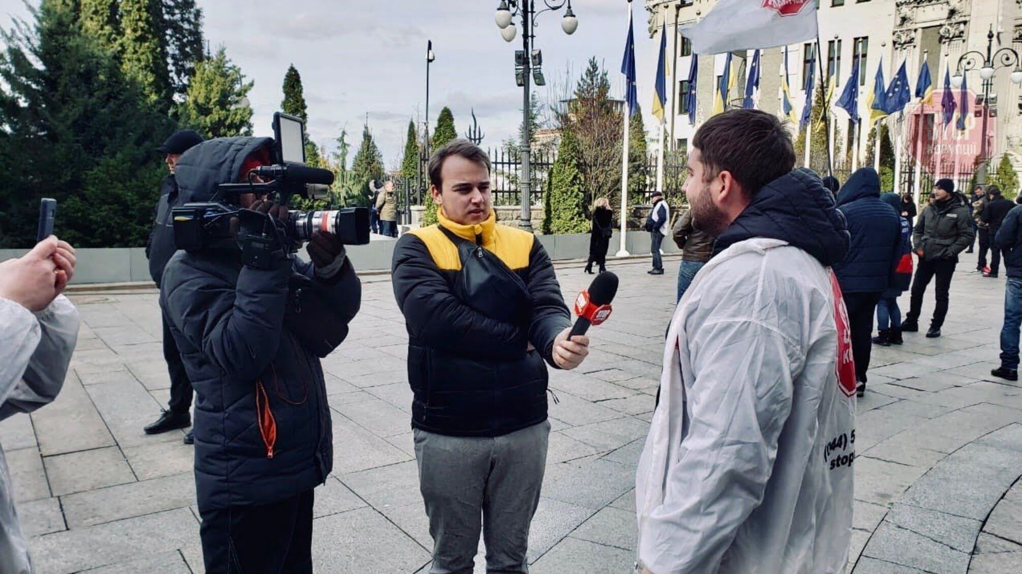 У столиці активісти просили Зеленського врятувати стратегічне підприємство 'Океан' (фото)