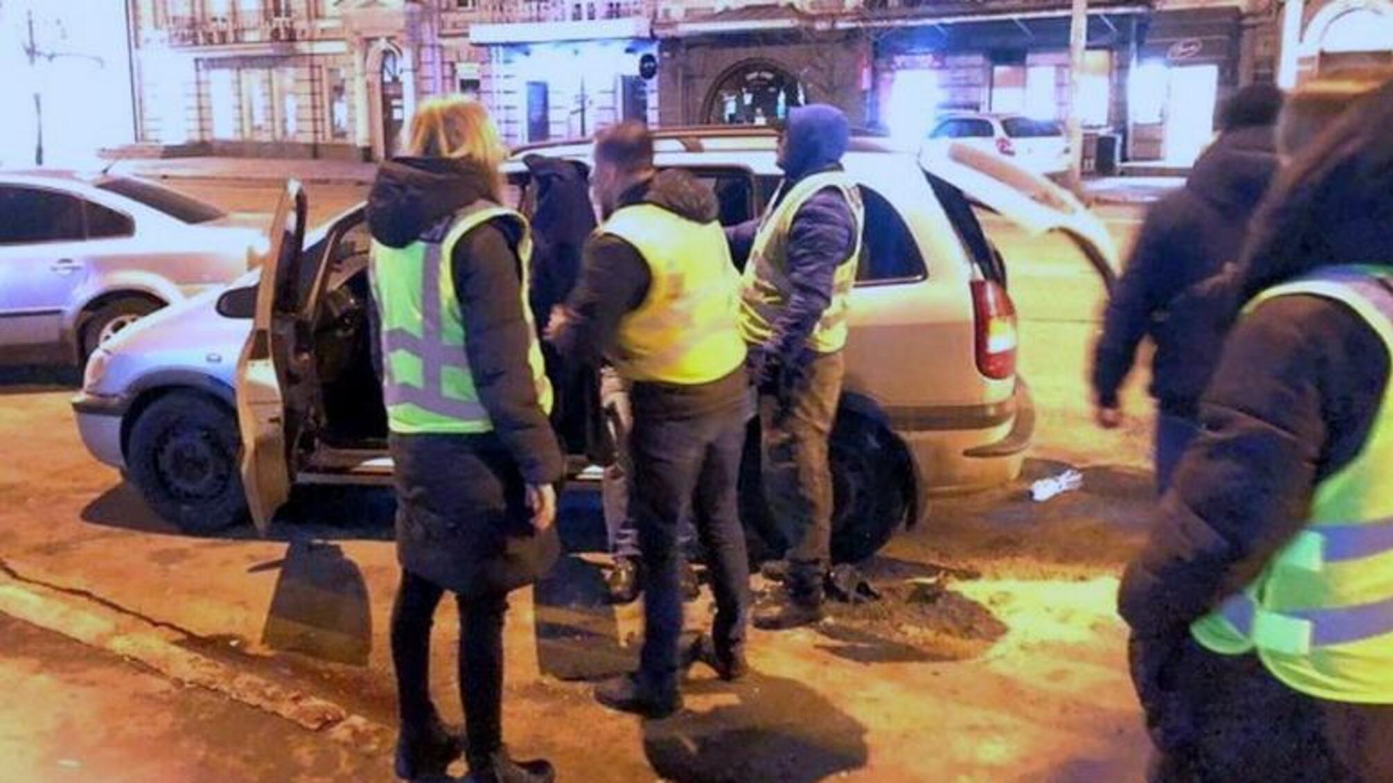 Столичні правоохоронці викрили псевдотаксиста, який грабував киян