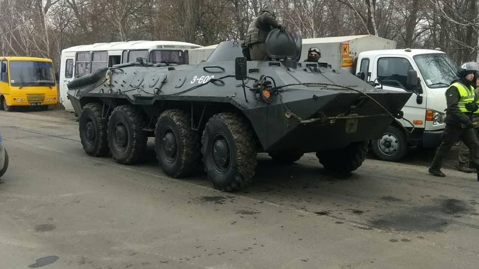 У Нових Санжарах місцеві блокують в'їзди до міста (фото)