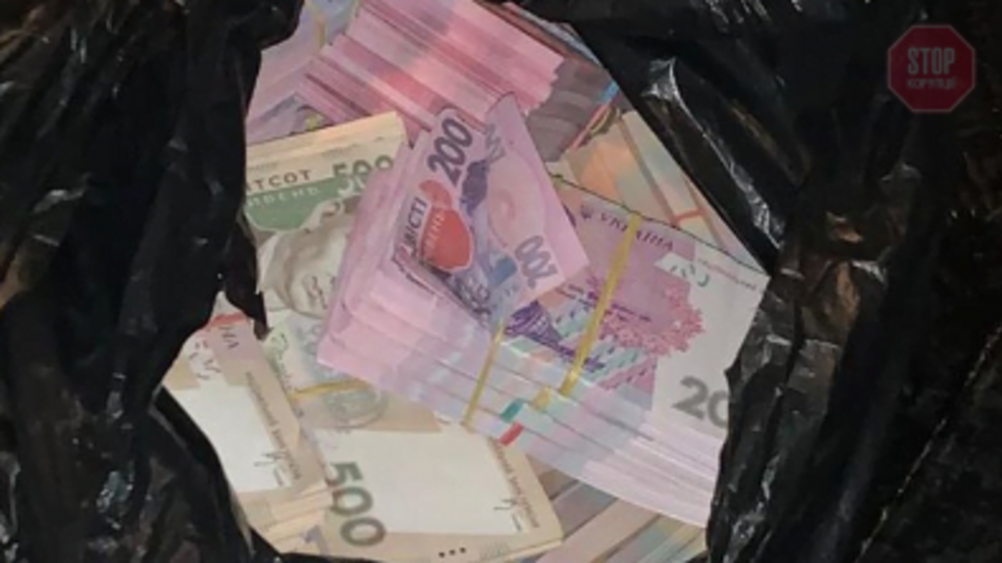 Хабар у 2,5 млн гривень: ДБР затримало посадовця секретаріату Кабміну (фото)