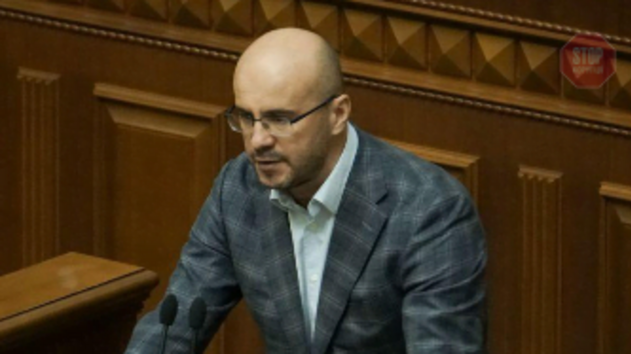 У Нардепа побачили годинник за ціною авто (фото)