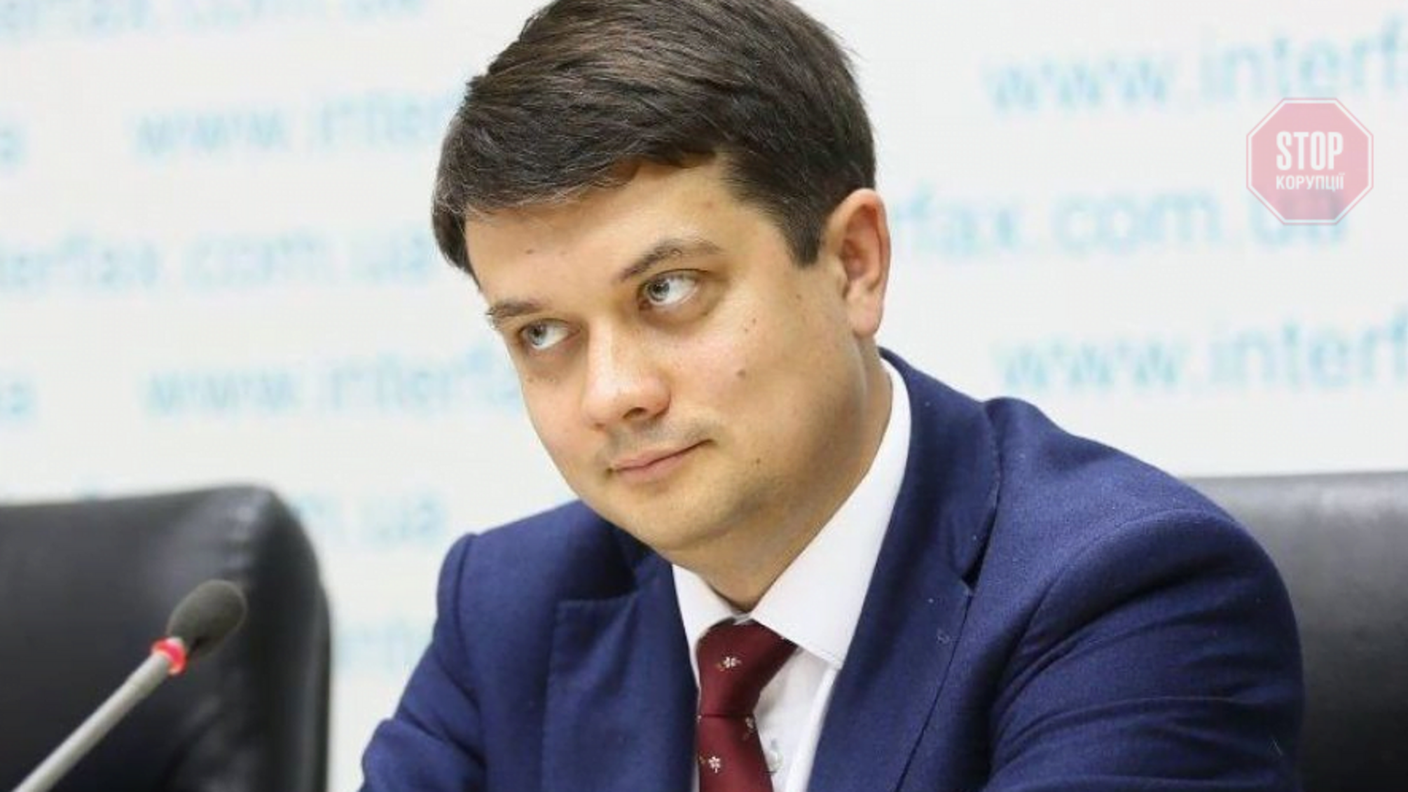 Стало відомо, скільки заробляє Разумков за місяць