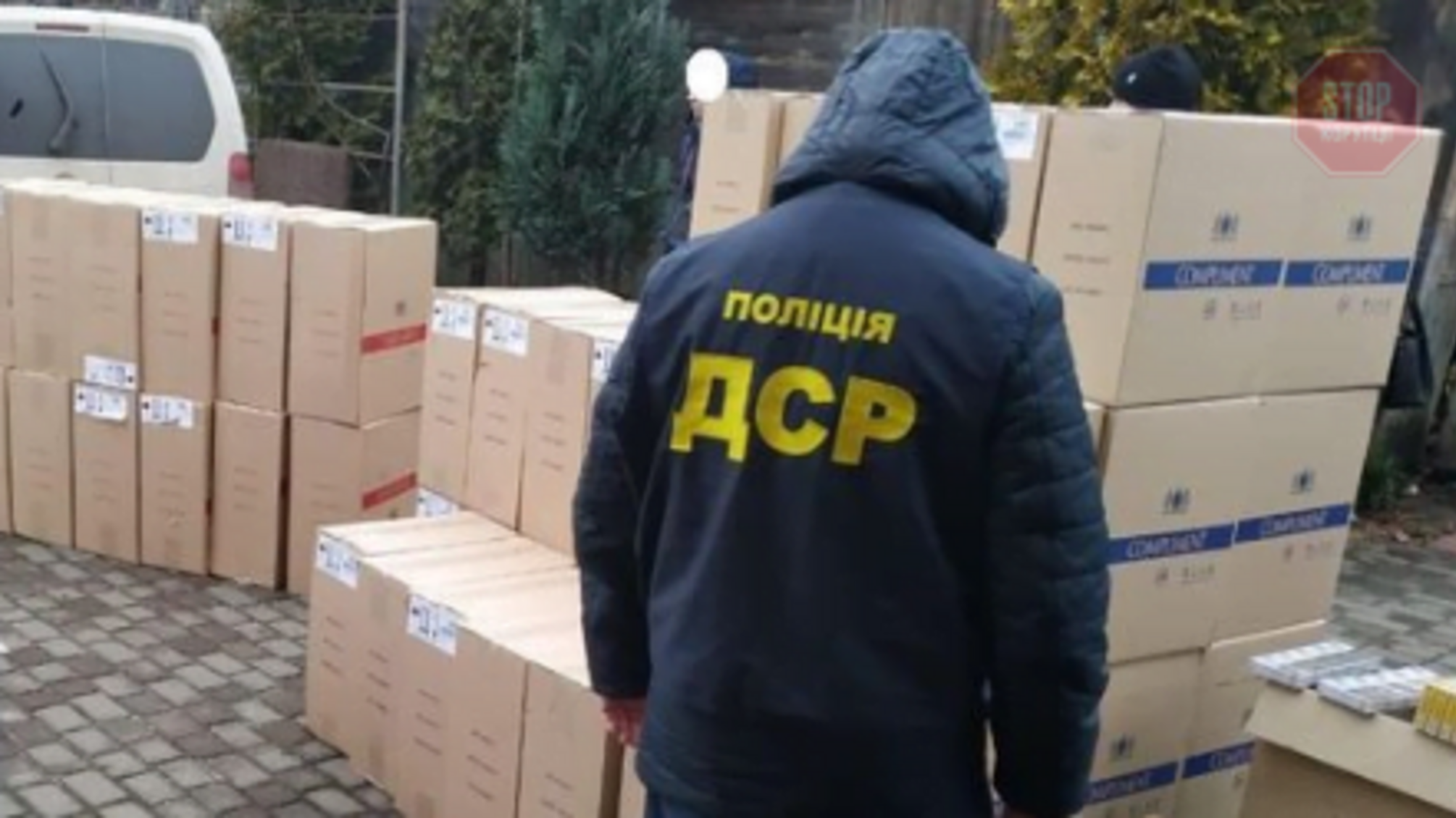 Поліція викрила схему торгівлі цигарками з окупованих територій Донбасу (фото)
